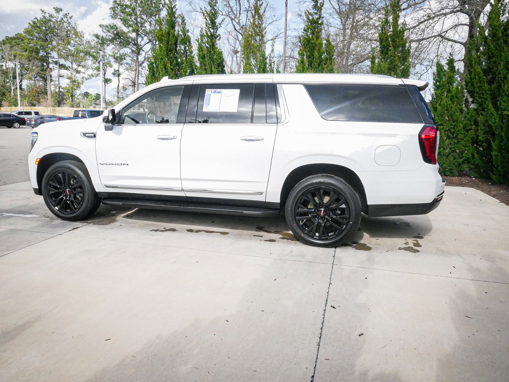 2023 GMC Yukon XL SLT photo 5