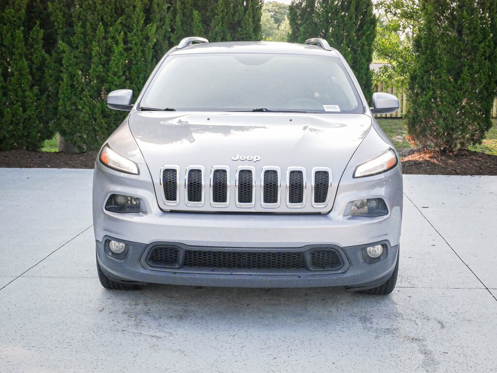 Used 2018 Jeep Cherokee Latitude SUV