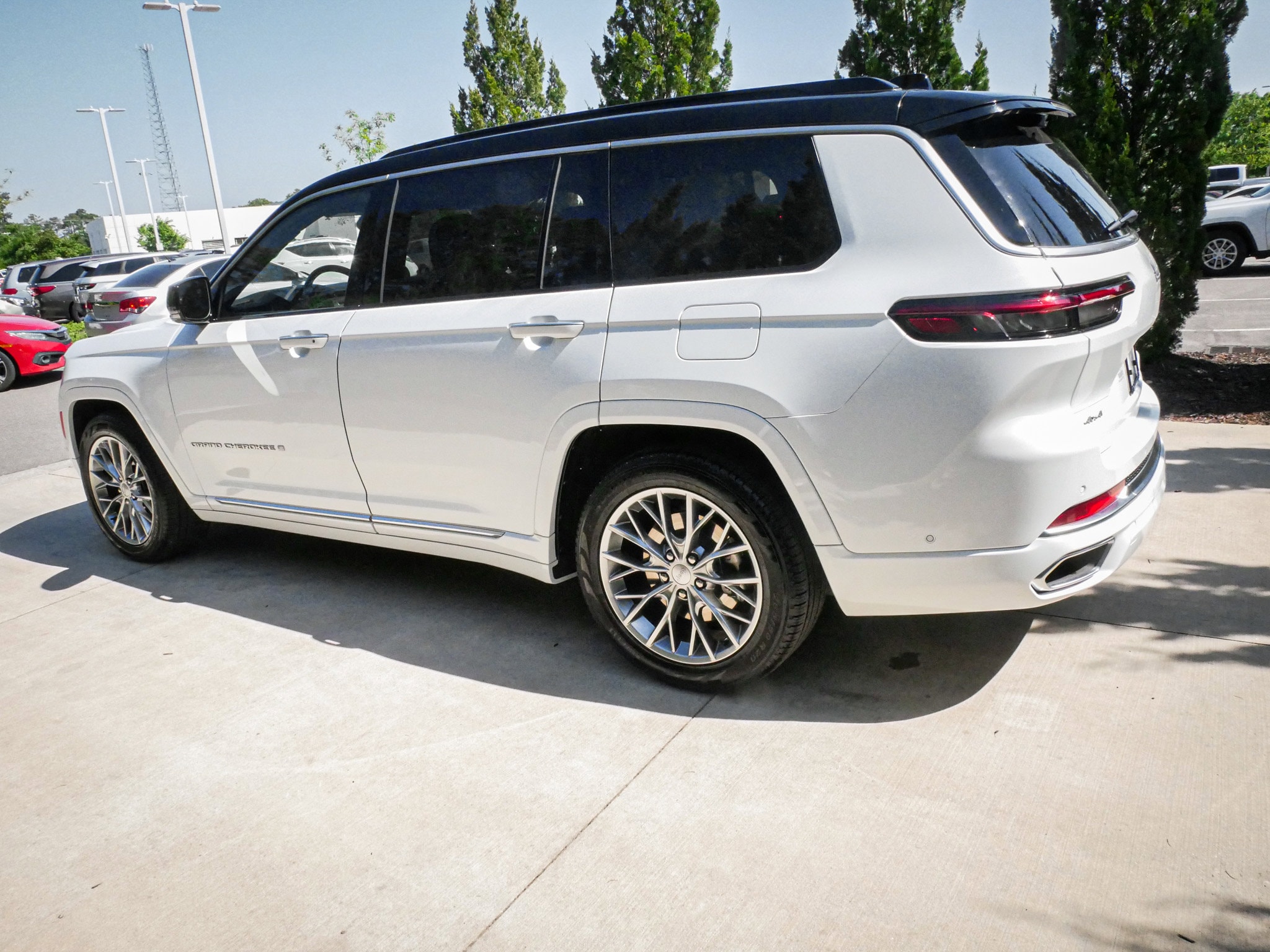 2025 Jeep Grand Cherokee L Summit photo 5