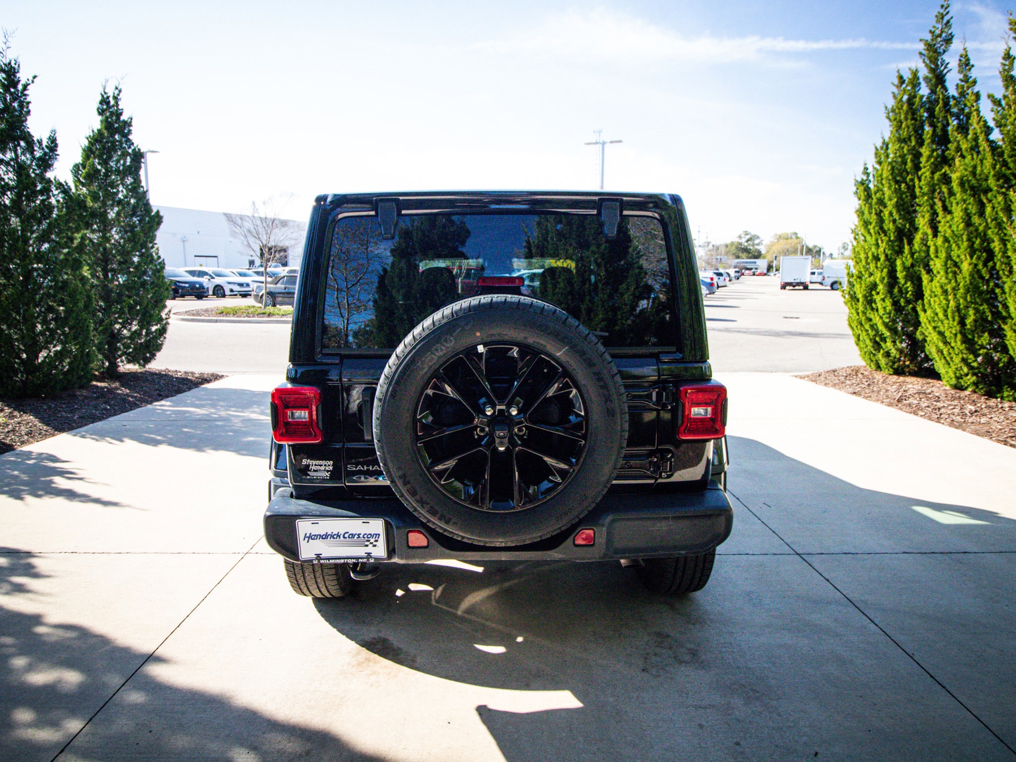 2025 Jeep Wrangler 4xe Sahara photo 3