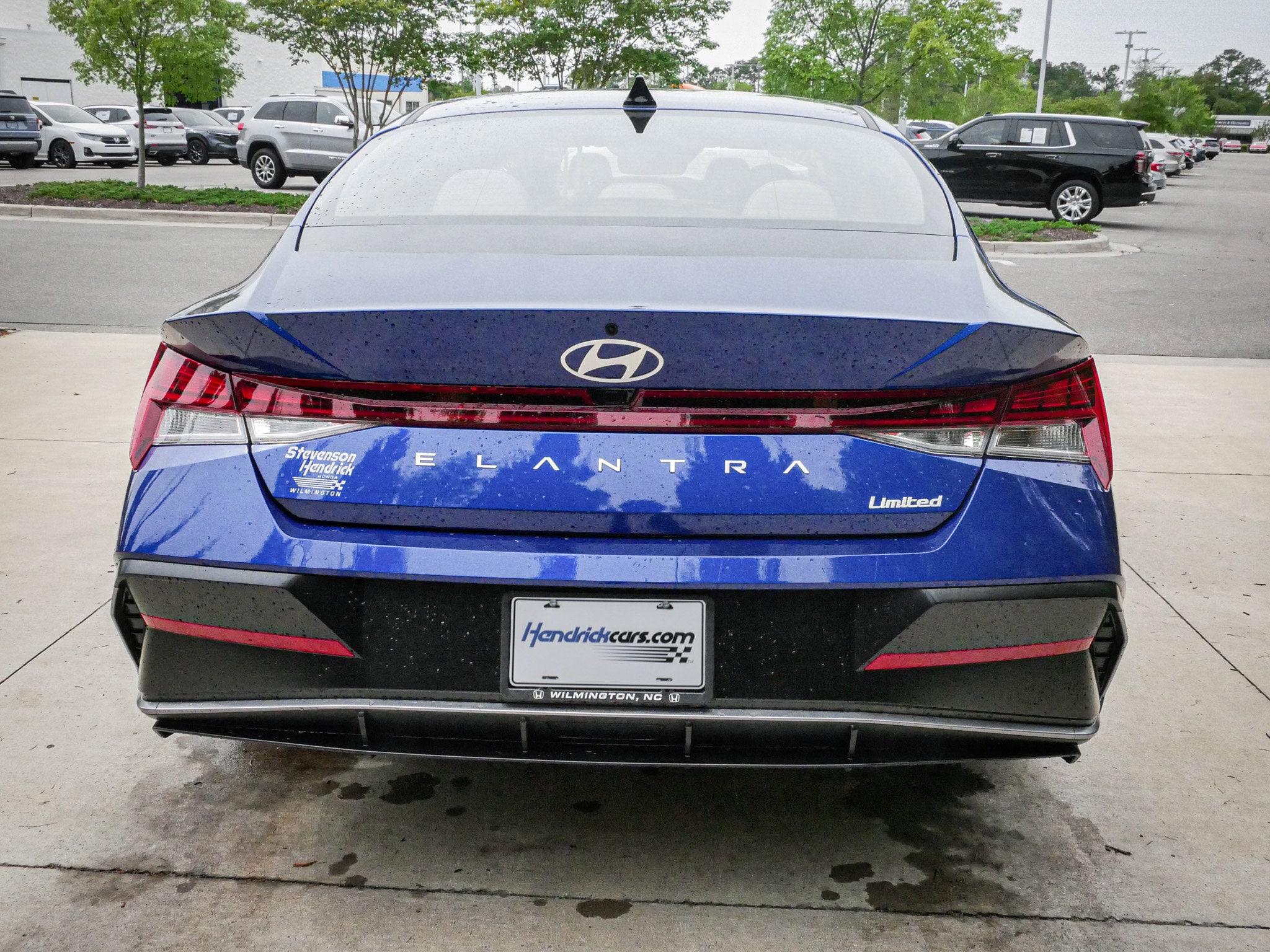 2025 Hyundai Elantra Limited photo 3