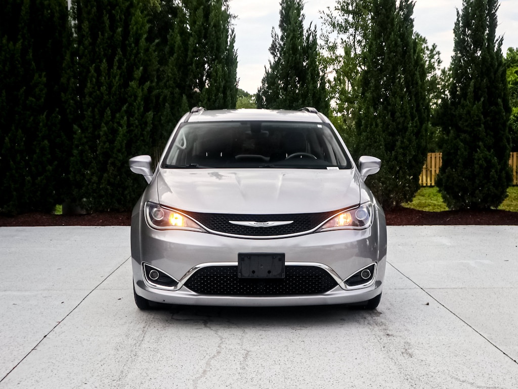 Used 2017 Chrysler Pacifica Touring-L Minivan