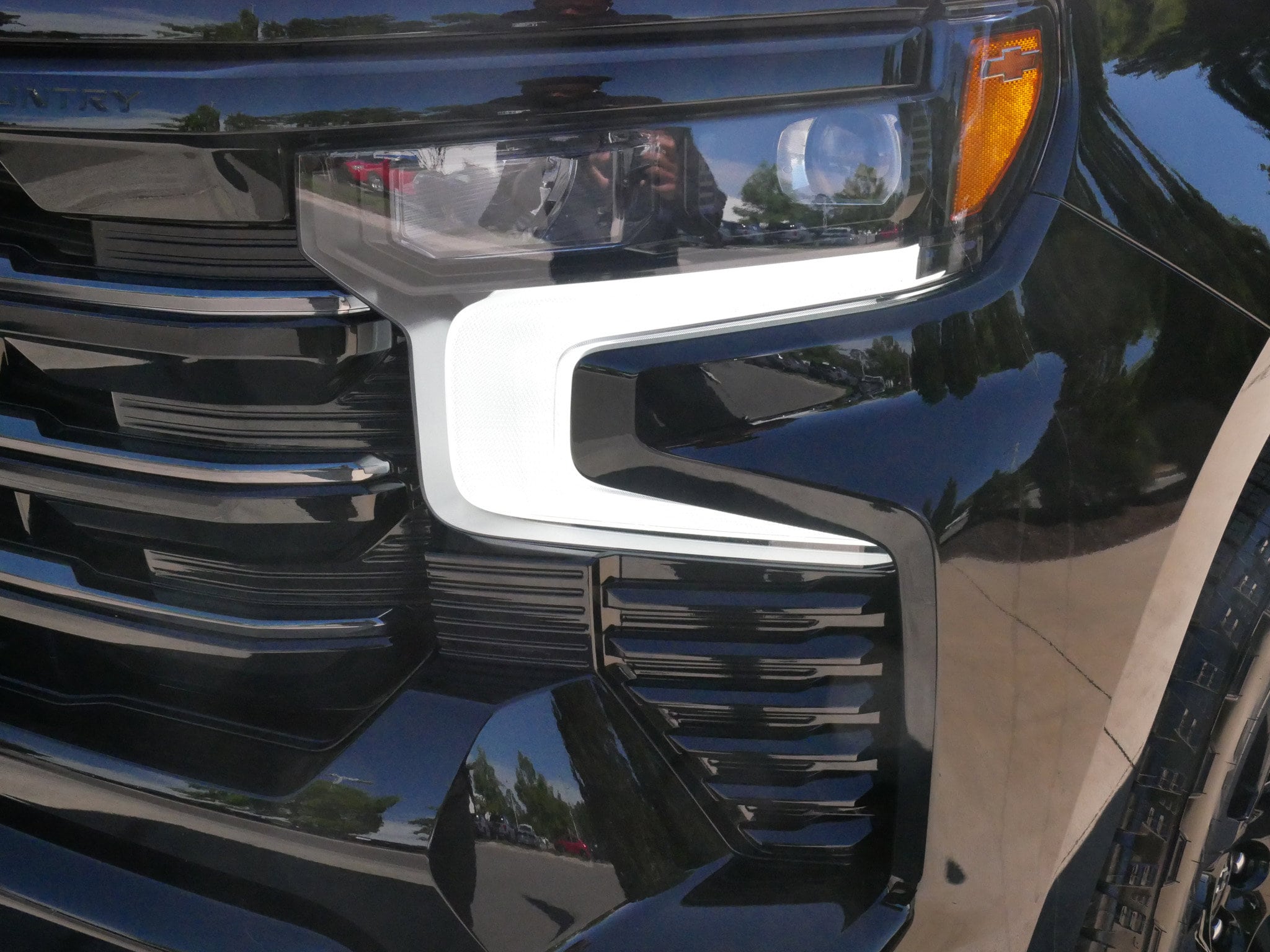 2026 Chevrolet Silverado 1500 High Country photo 4