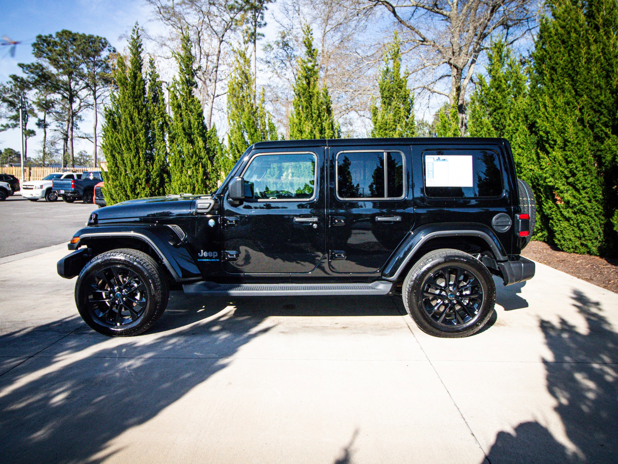 2025 Jeep Wrangler 4xe Sahara photo 5