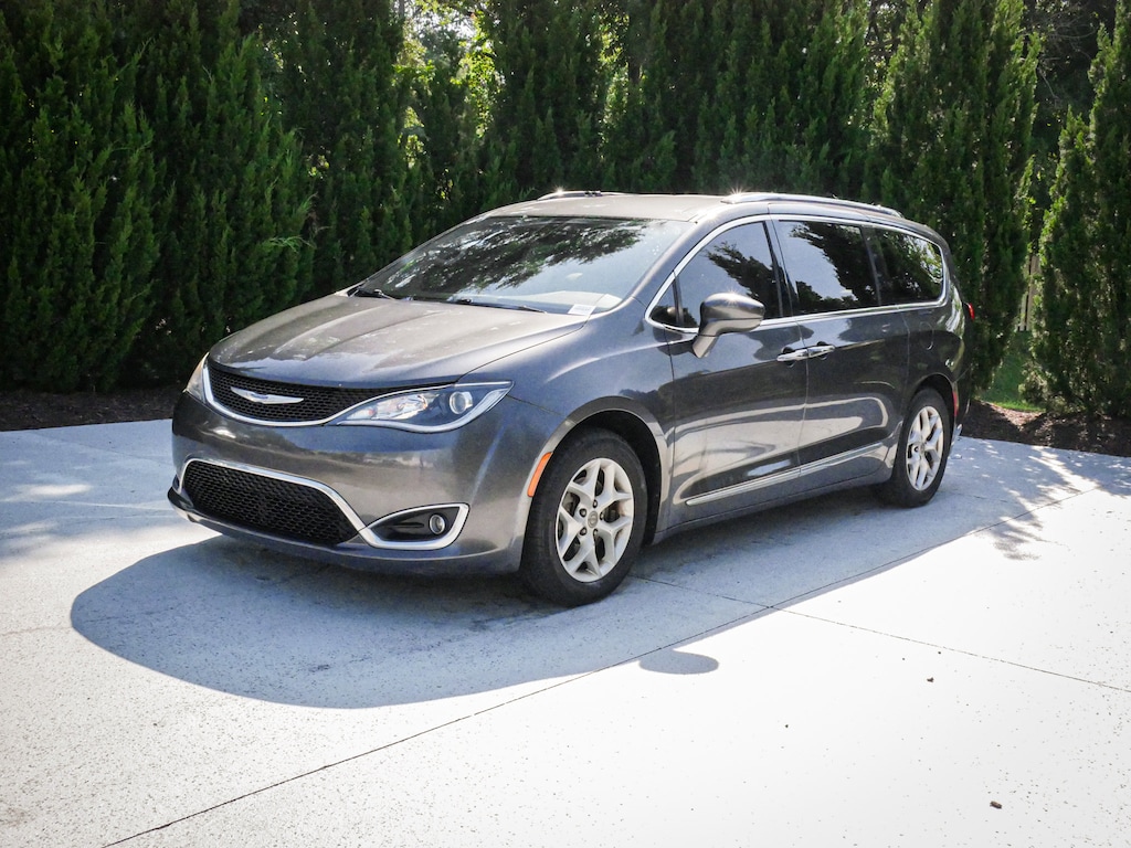 Used 2018 Chrysler Pacifica Touring L Plus Minivan