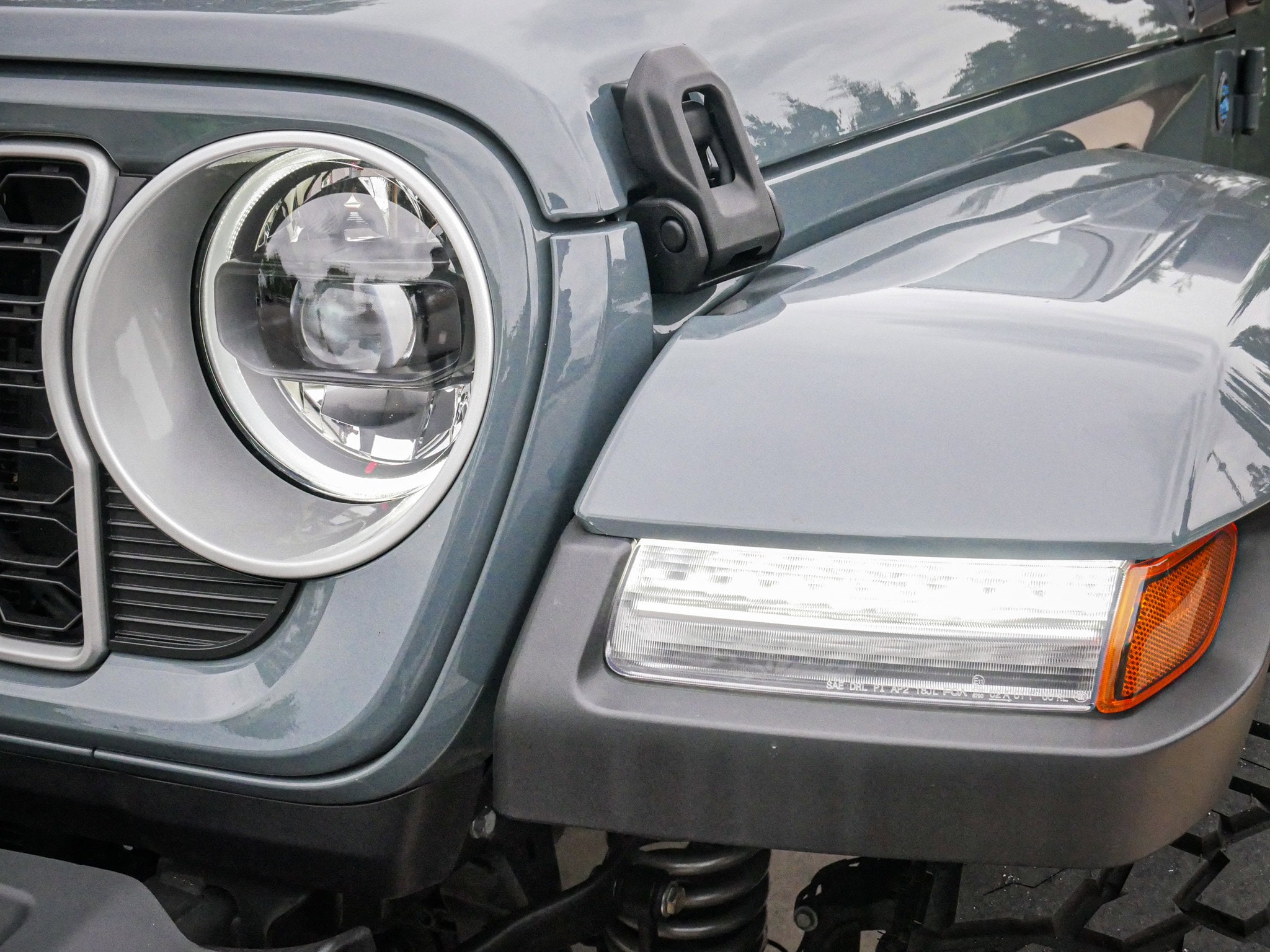 2025 Jeep Wrangler 4xe Sahara photo 4