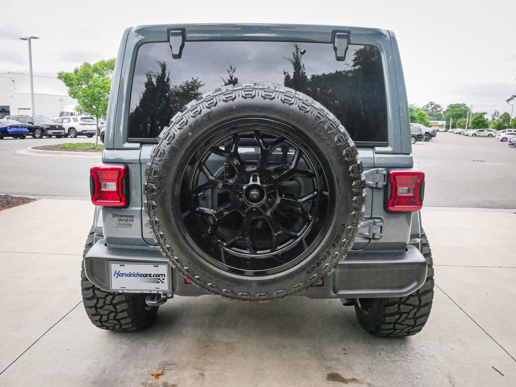 2025 Jeep Wrangler 4xe Sahara photo 3