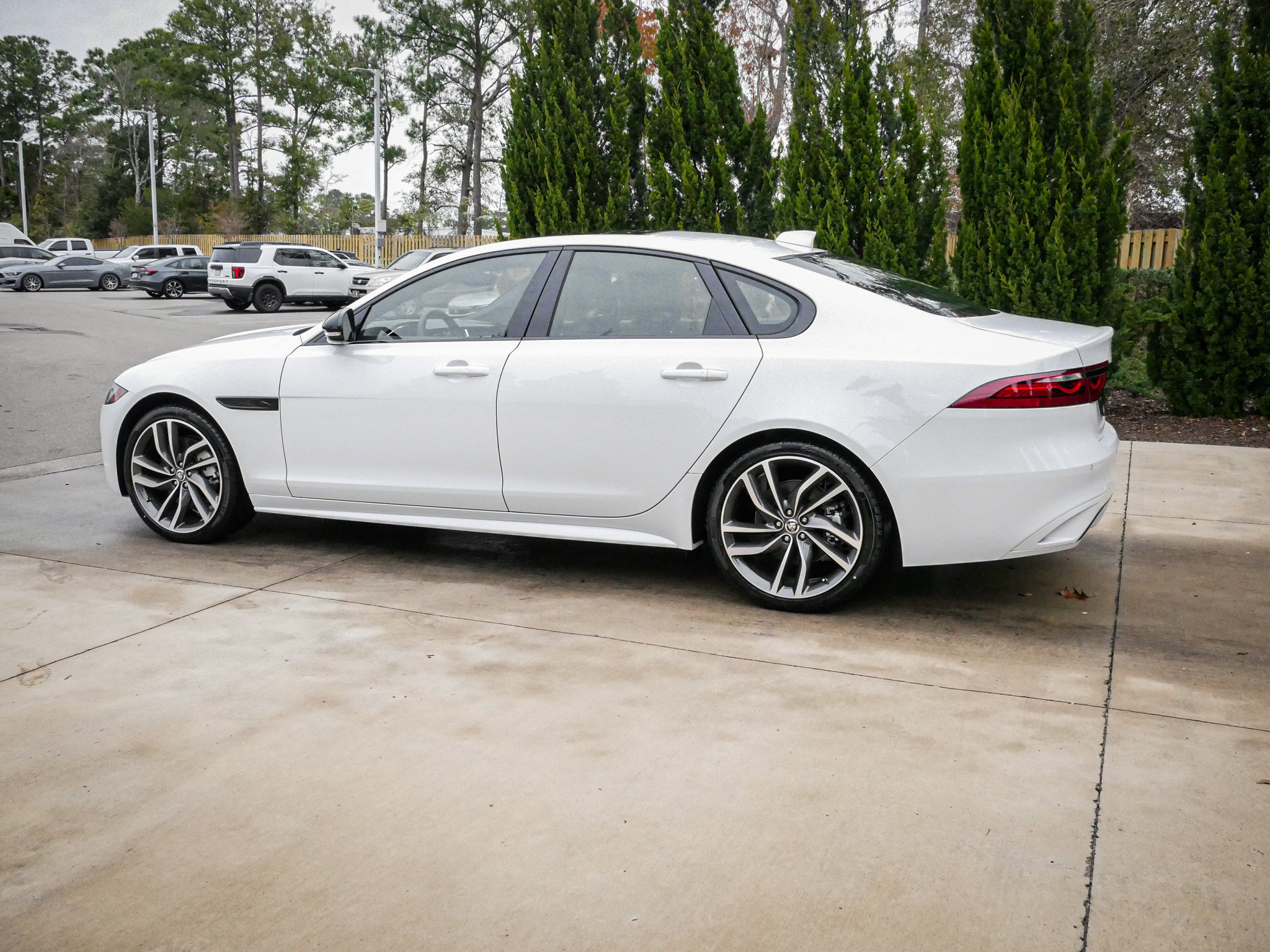 2024 Jaguar XF R-Dynamic SE photo 5