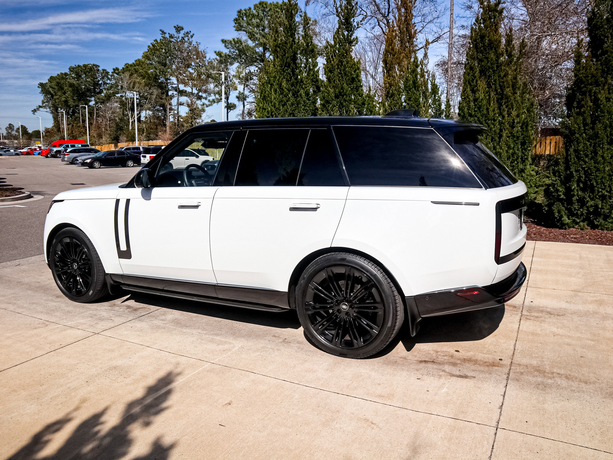 2025 Land Rover Range Rover SE photo 5