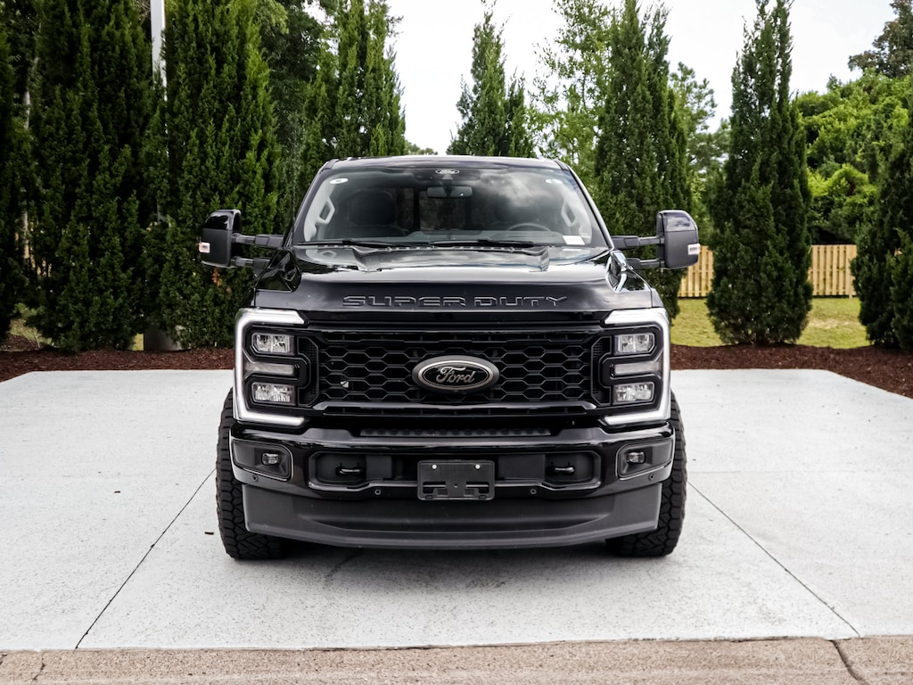 Used 2025 Ford Super Duty F-350 SRW LARIAT Pickup