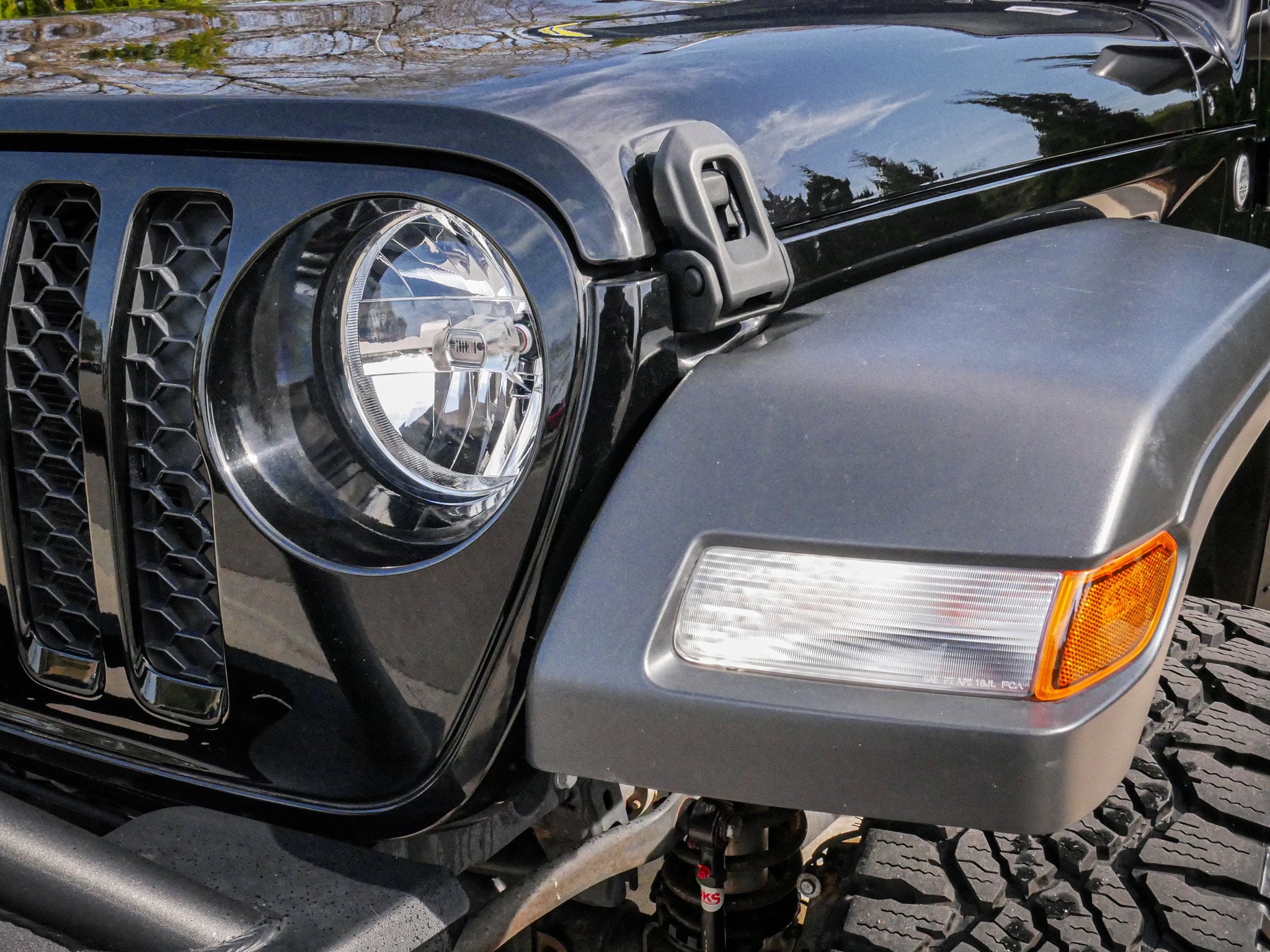 2020 Jeep Gladiator Sport S photo 4