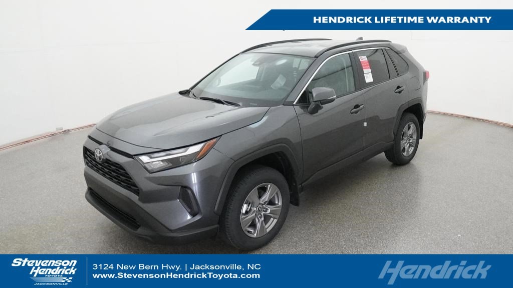 2025 Toyota RAV4 XLE's photo