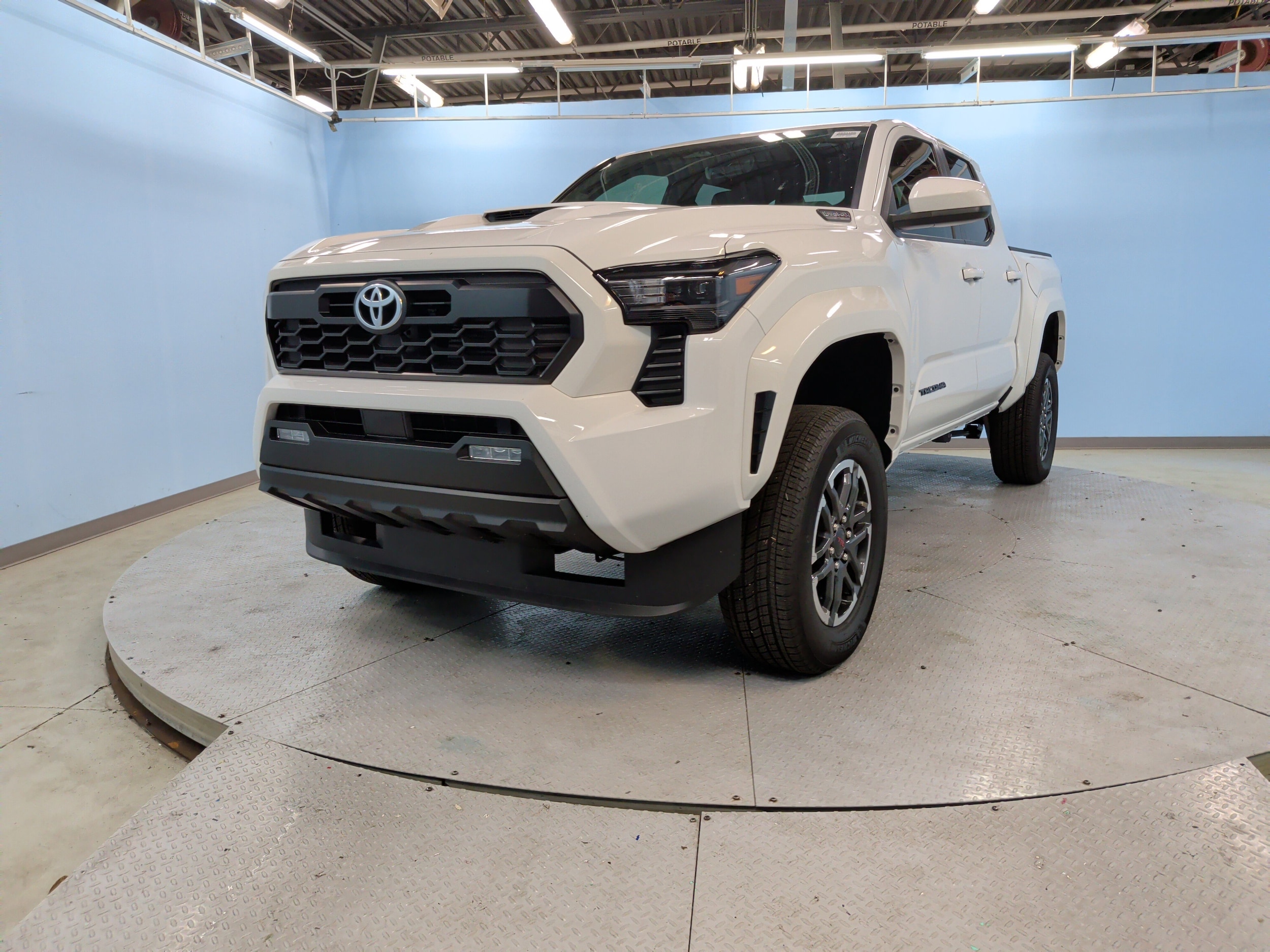 2025 Toyota Tacoma i-FORCE MAX TRD Off Road photo 5
