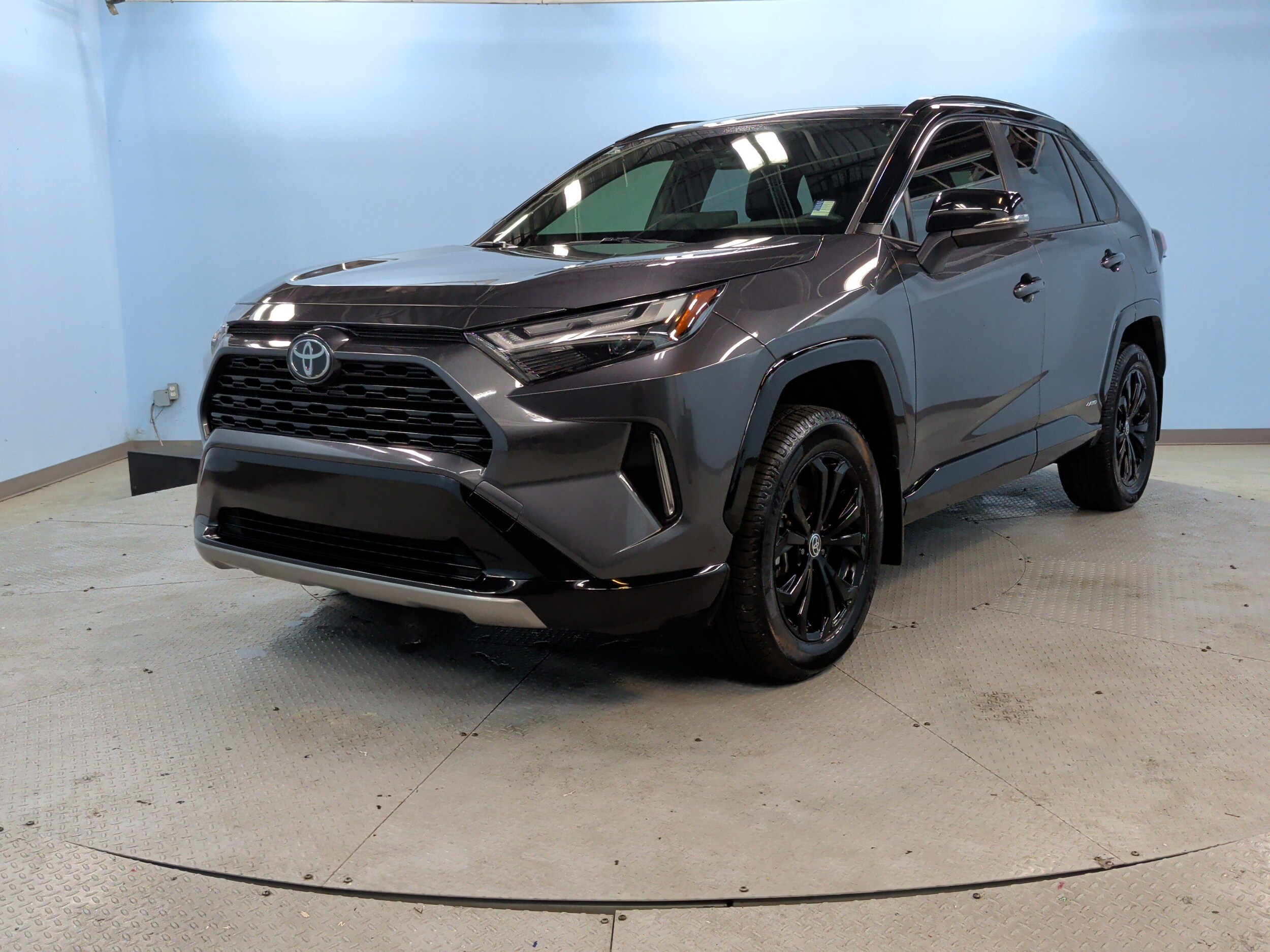 2025 Toyota RAV4 Hybrid XSE photo 5
