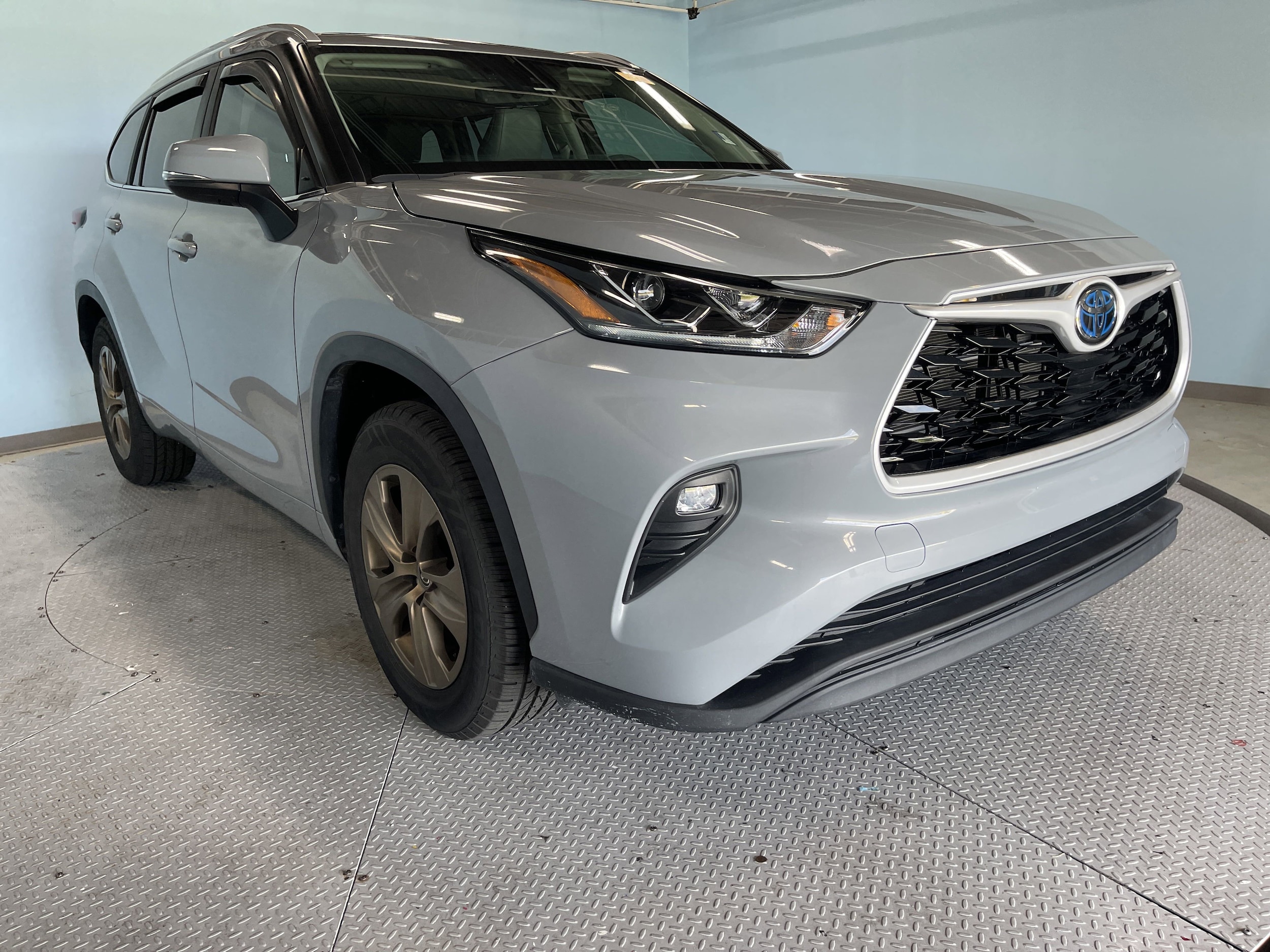 2023 Toyota Highlander Hybrid XLE Bronze