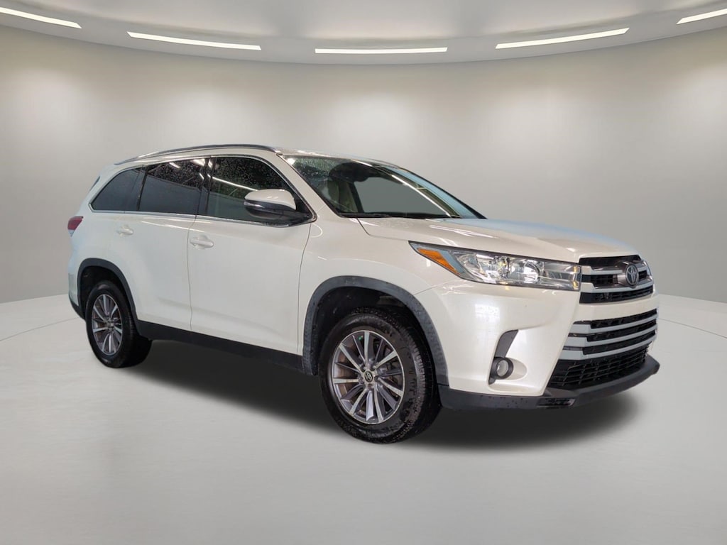 Used 2019 Toyota Highlander XLE V6 SUV