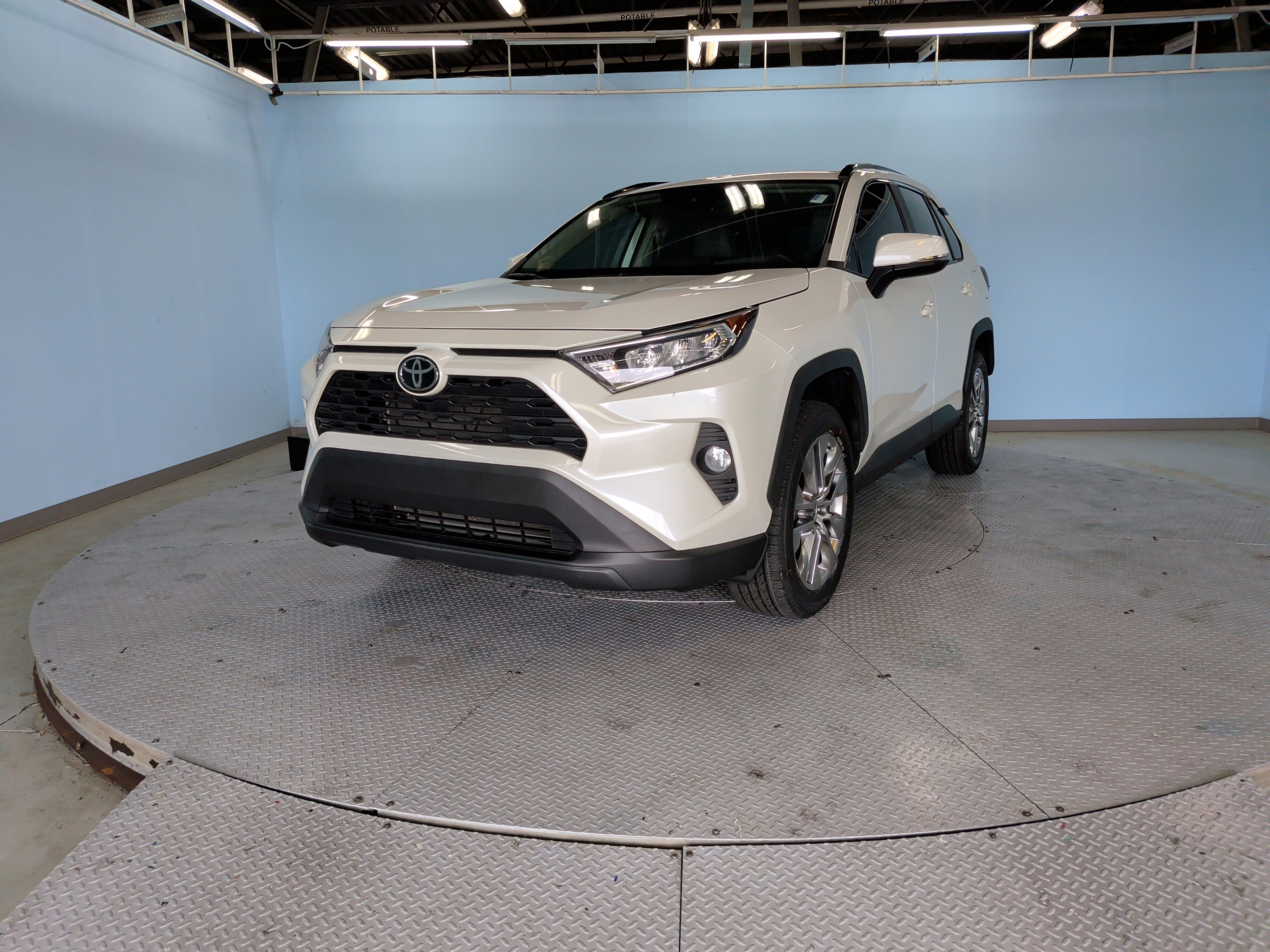 2021 Toyota RAV4 XLE Premium photo 5