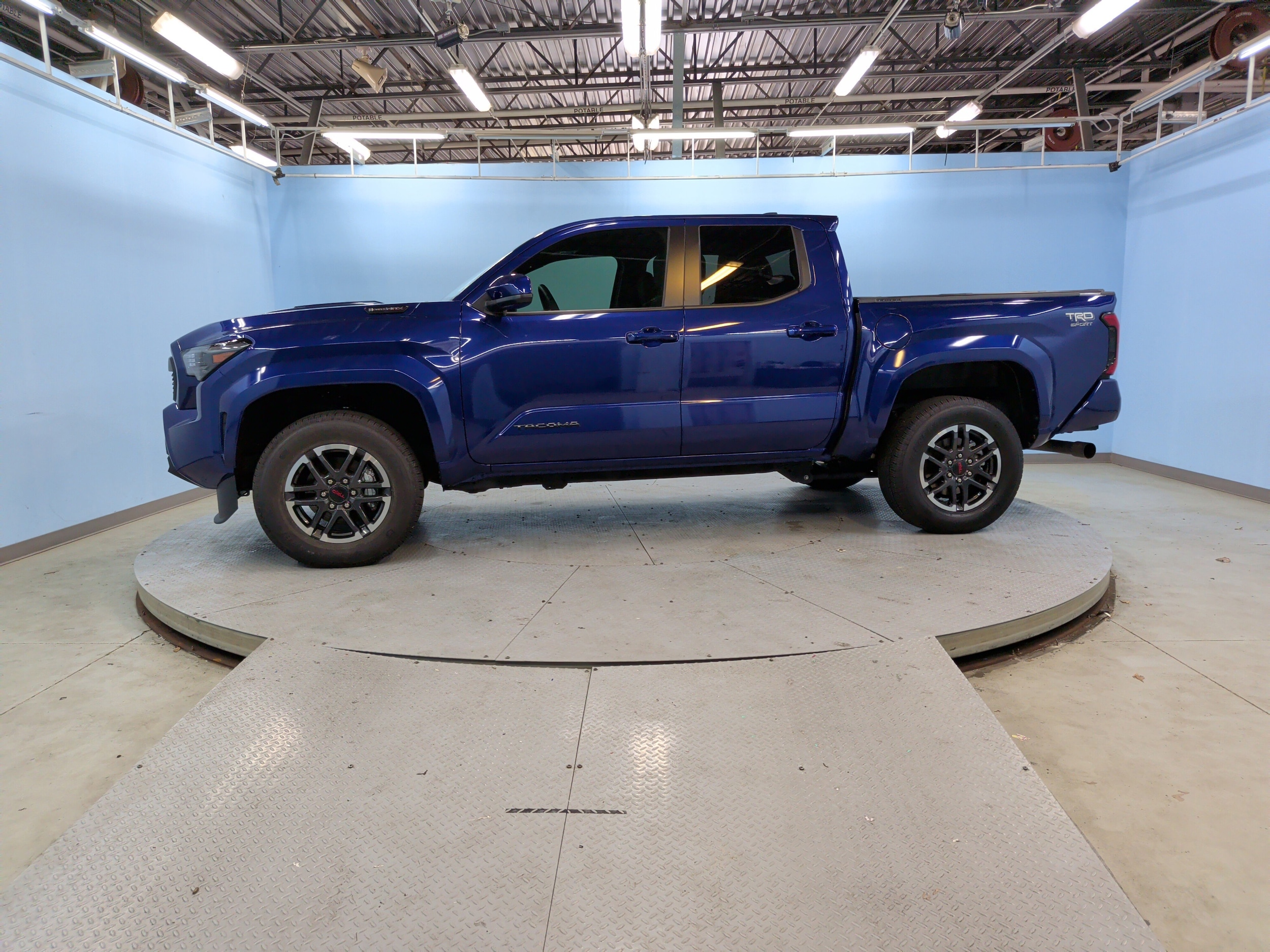 2025 Toyota Tacoma i-FORCE MAX TRD Sport photo 6