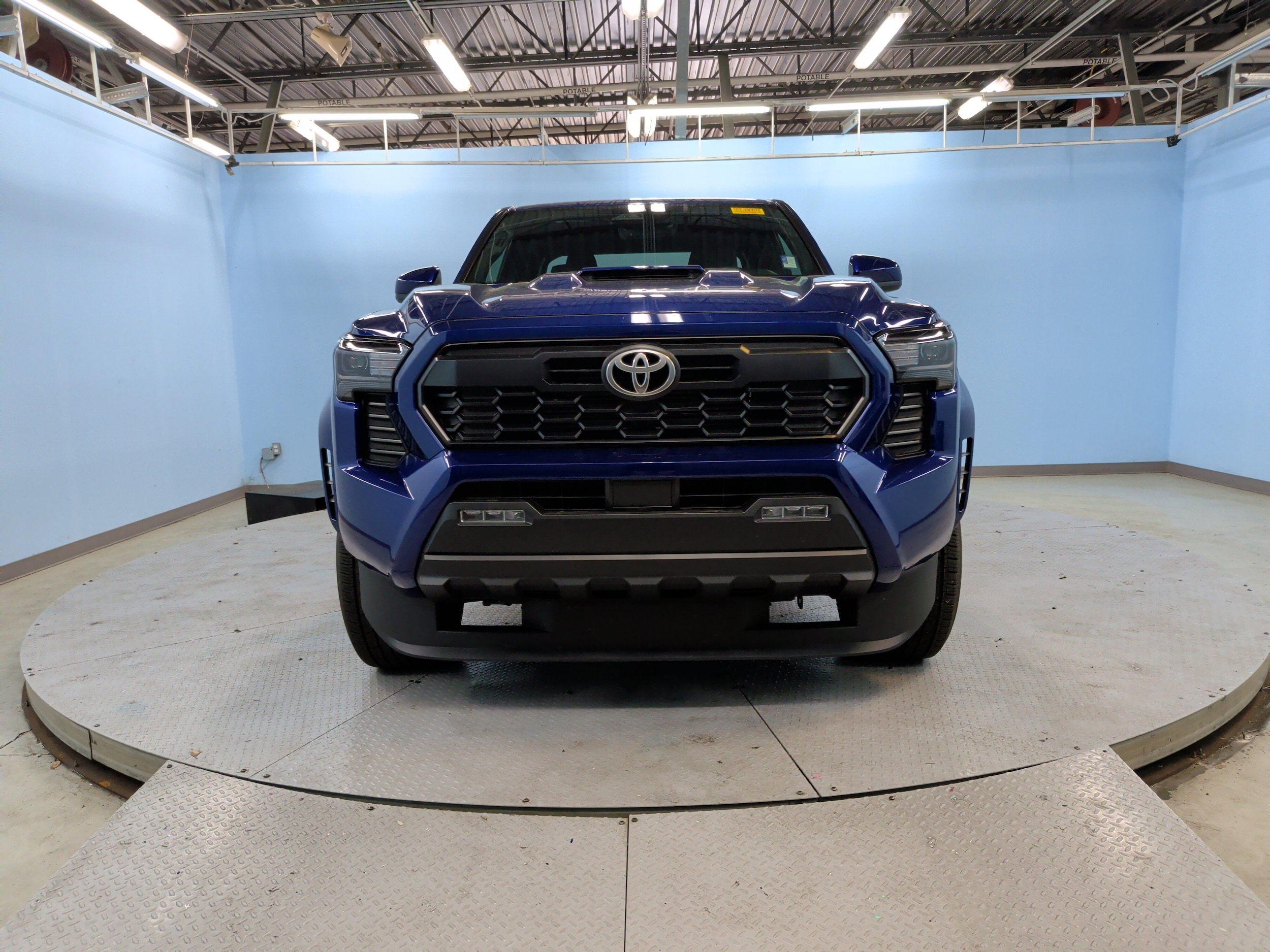 2025 Toyota Tacoma i-FORCE MAX TRD Sport photo 4