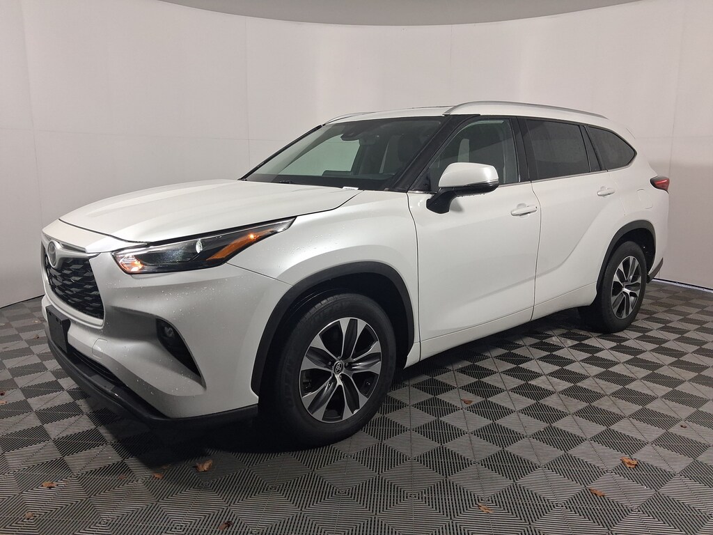 Used 2022 Toyota Highlander XLE SUV
