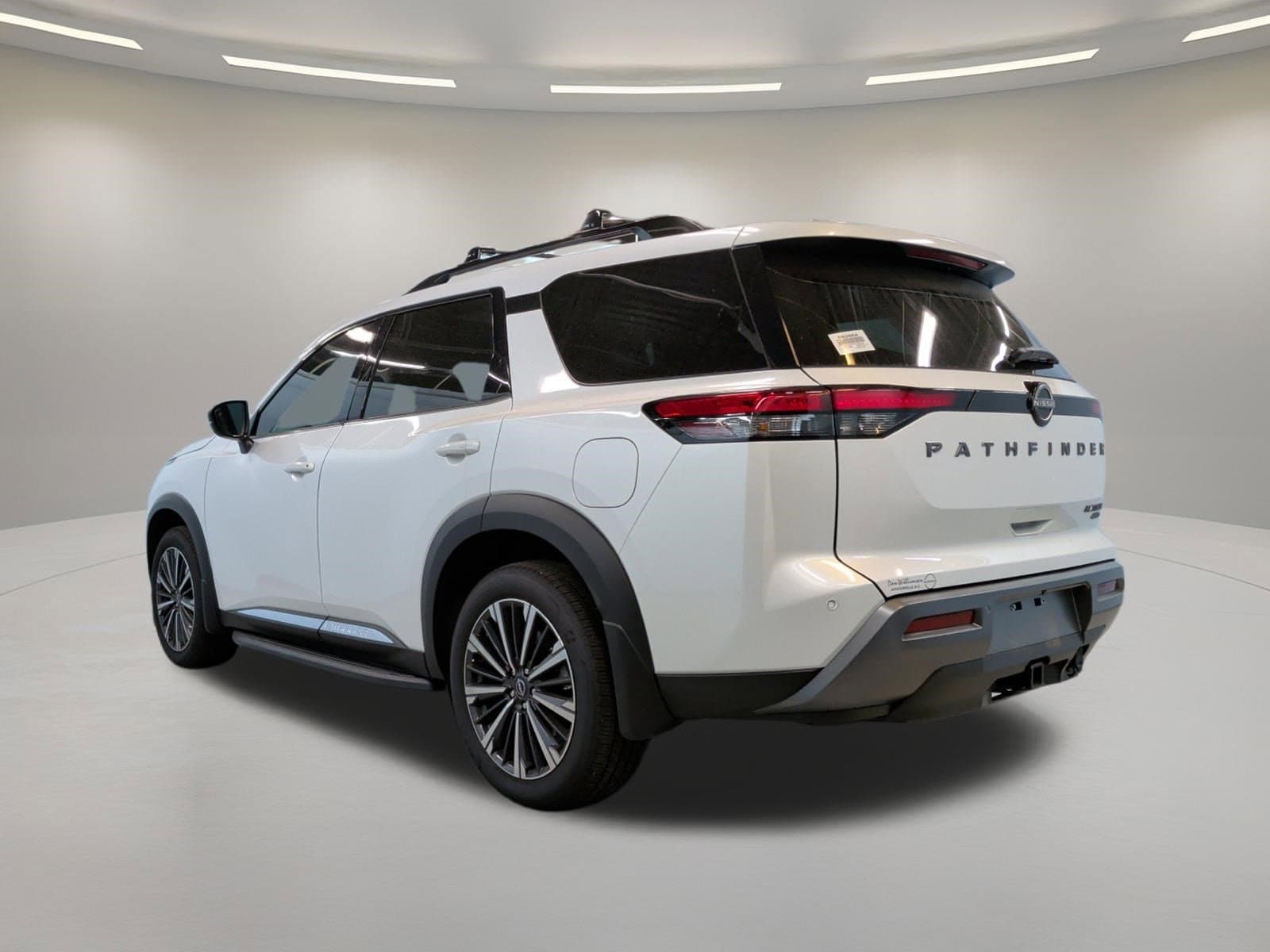 2026 Nissan Pathfinder Platinum photo 3