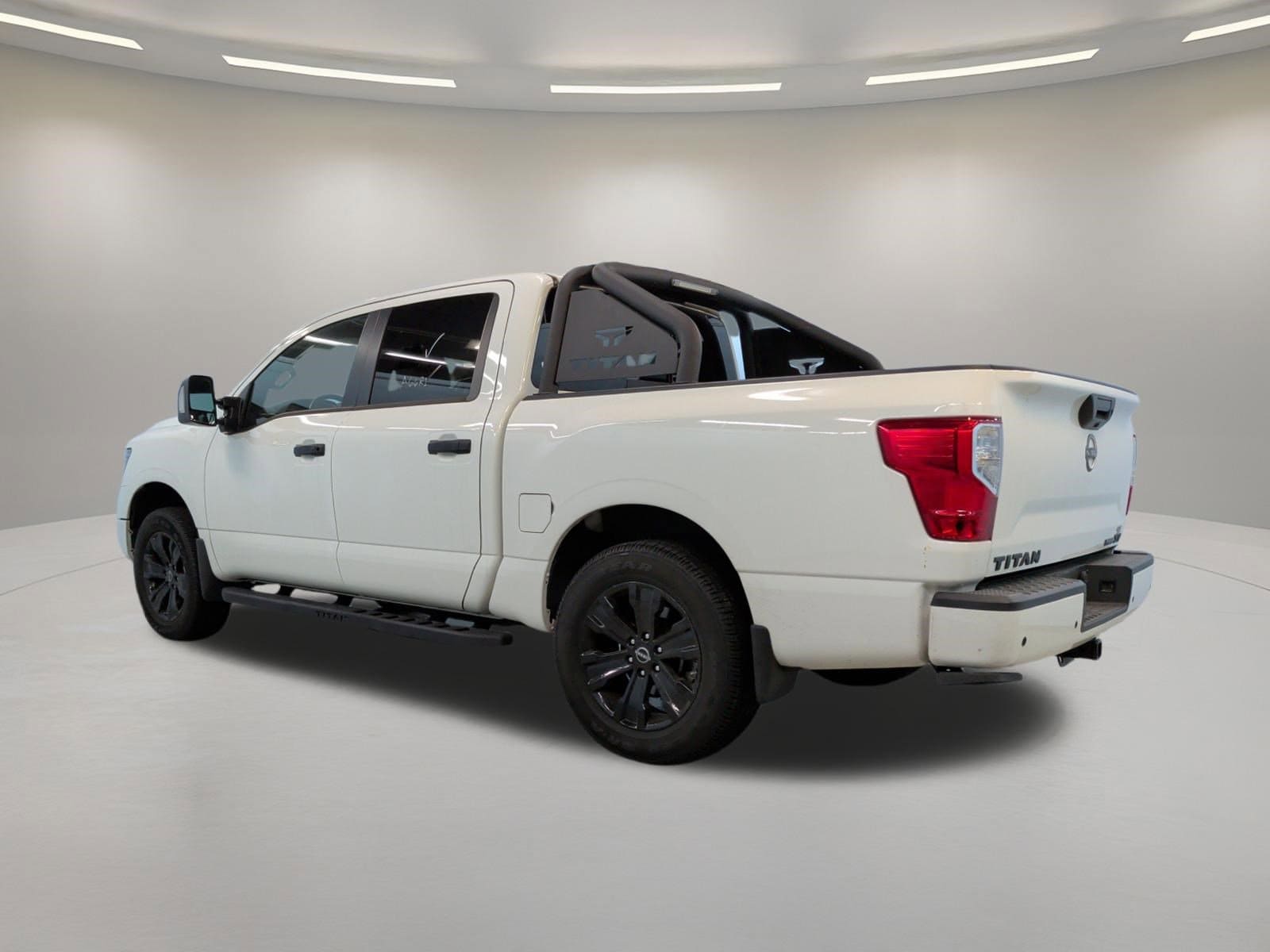 2023 Nissan Titan SV photo 6