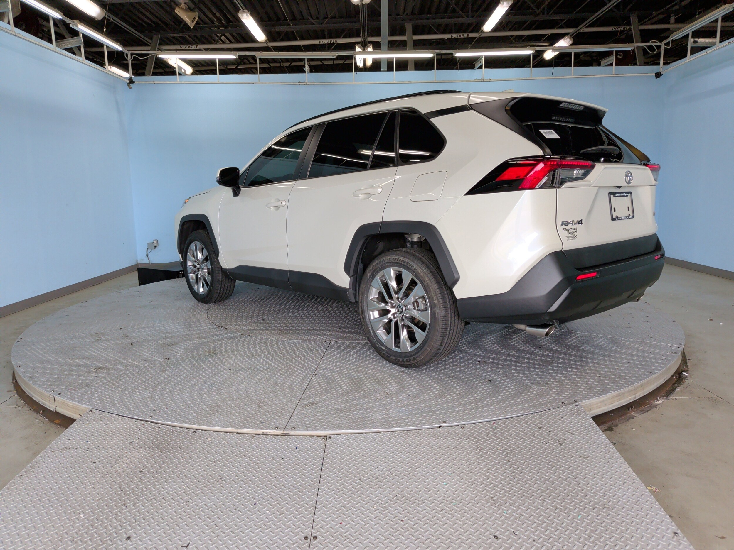 2021 Toyota RAV4 XLE Premium photo 3