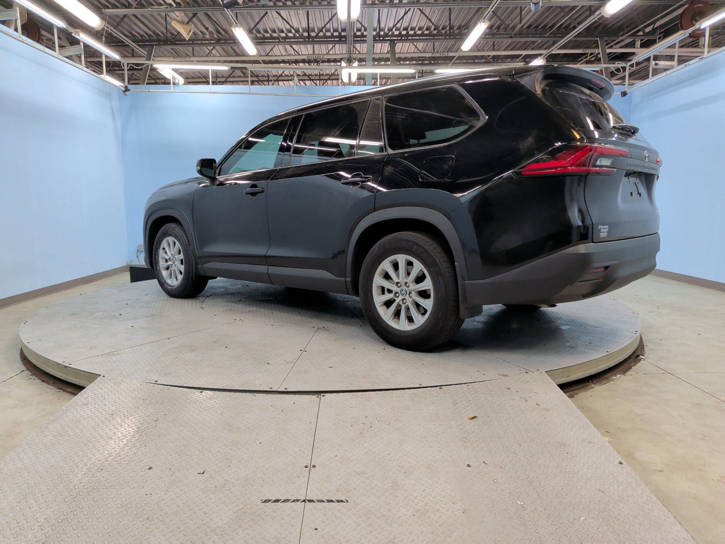 2024 Toyota Grand Highlander XLE photo 3