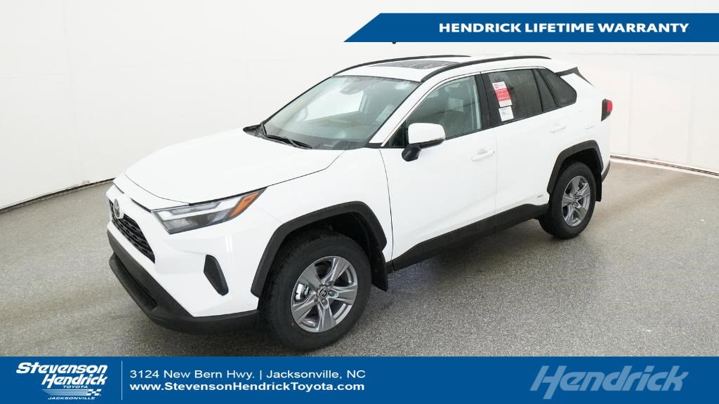 2025 Toyota RAV4 XLE's photo