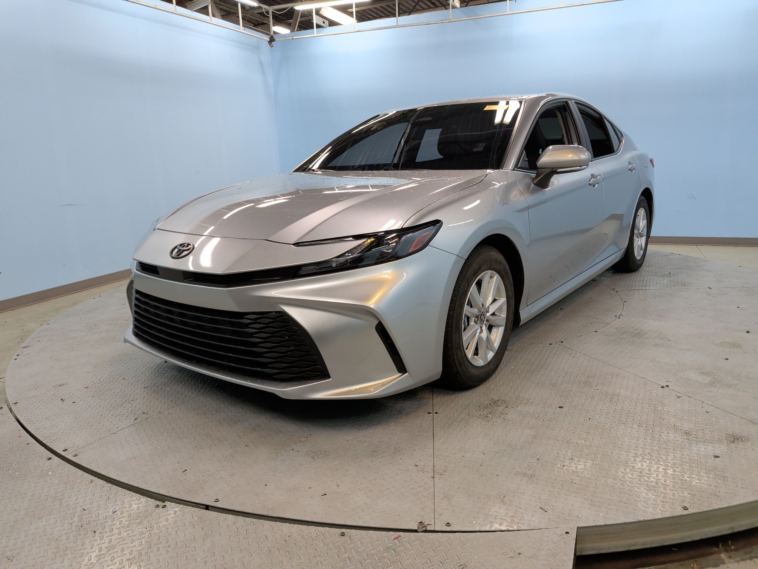 2025 Toyota Camry LE photo 5