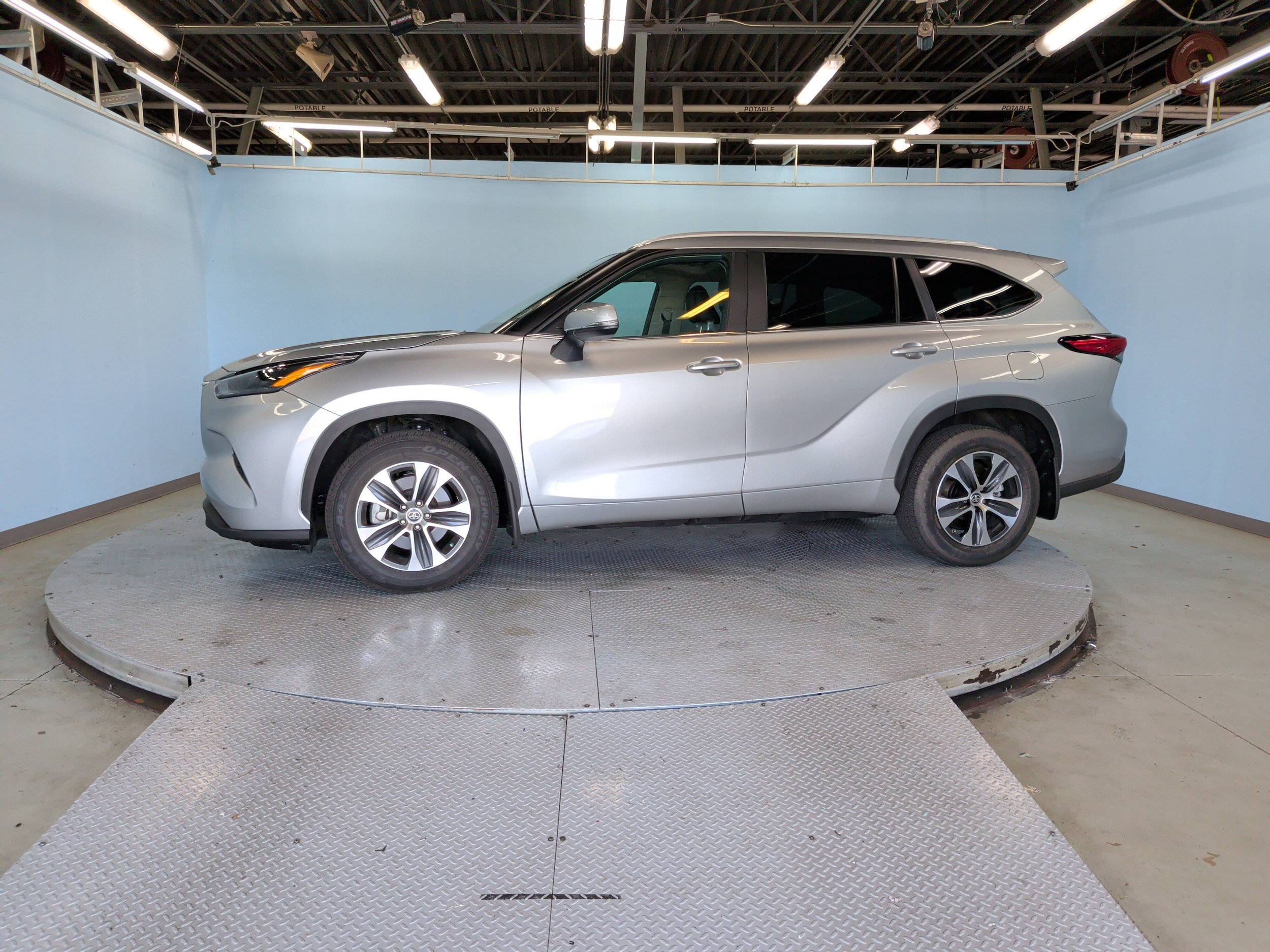 2023 Toyota Highlander XLE photo 6