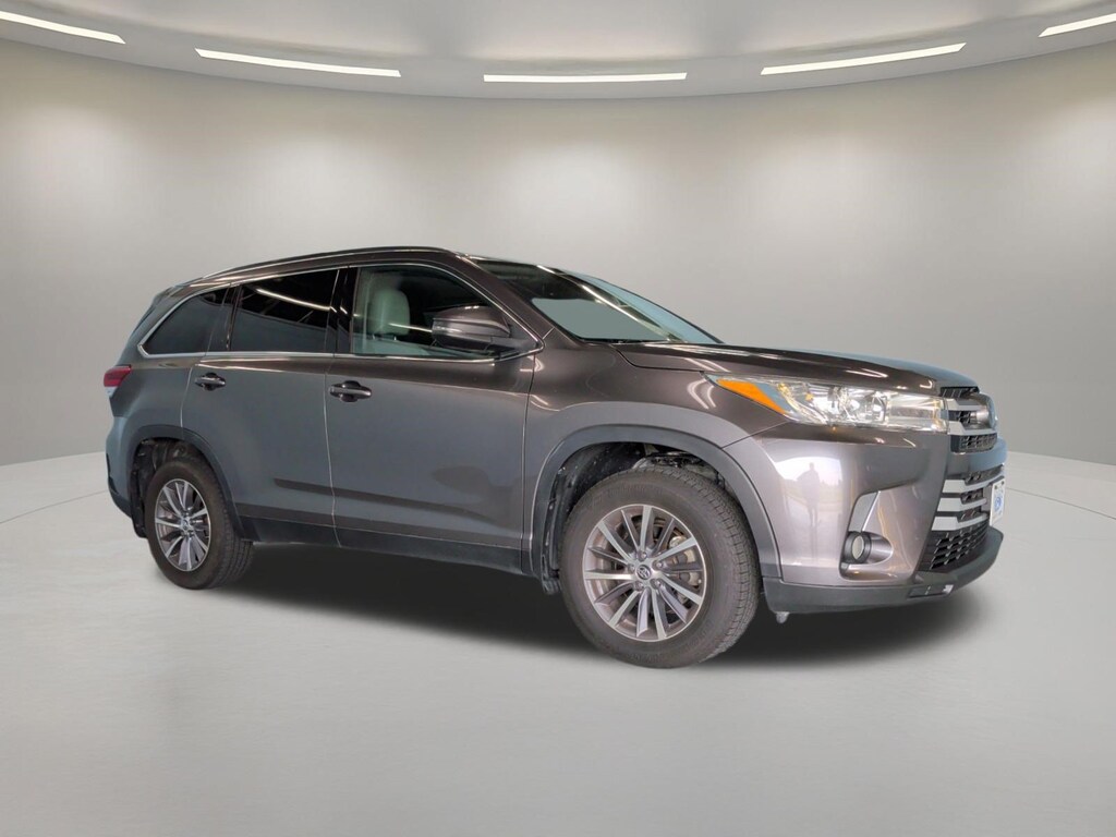 Used 2019 Toyota Highlander XLE V6 SUV