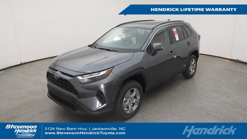 2025 Toyota RAV4 XLE's photo