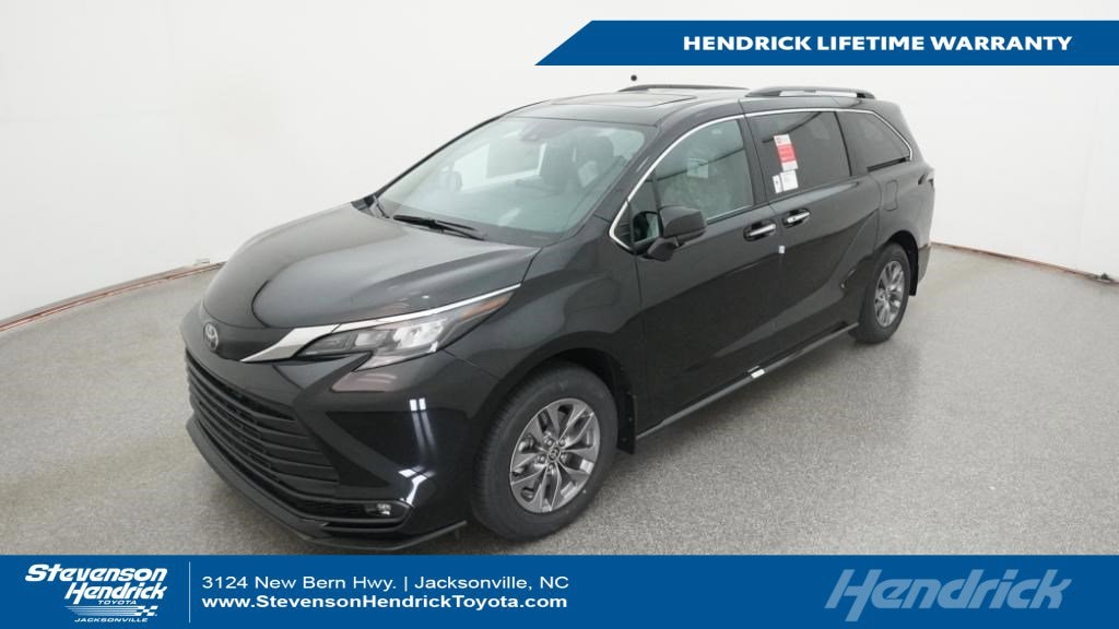2026 Toyota Sienna XLE's photo