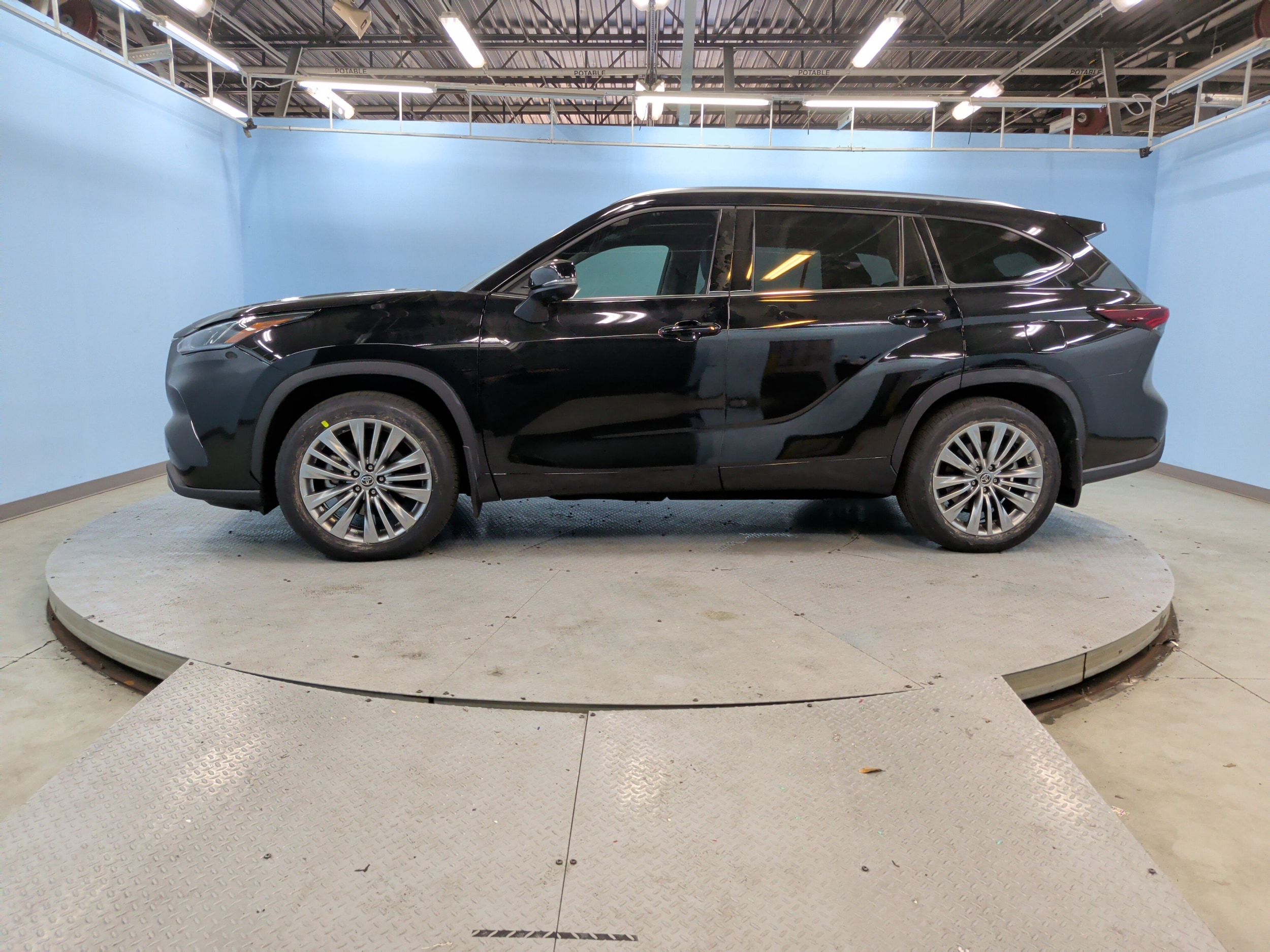2024 Toyota Highlander Platinum photo 6