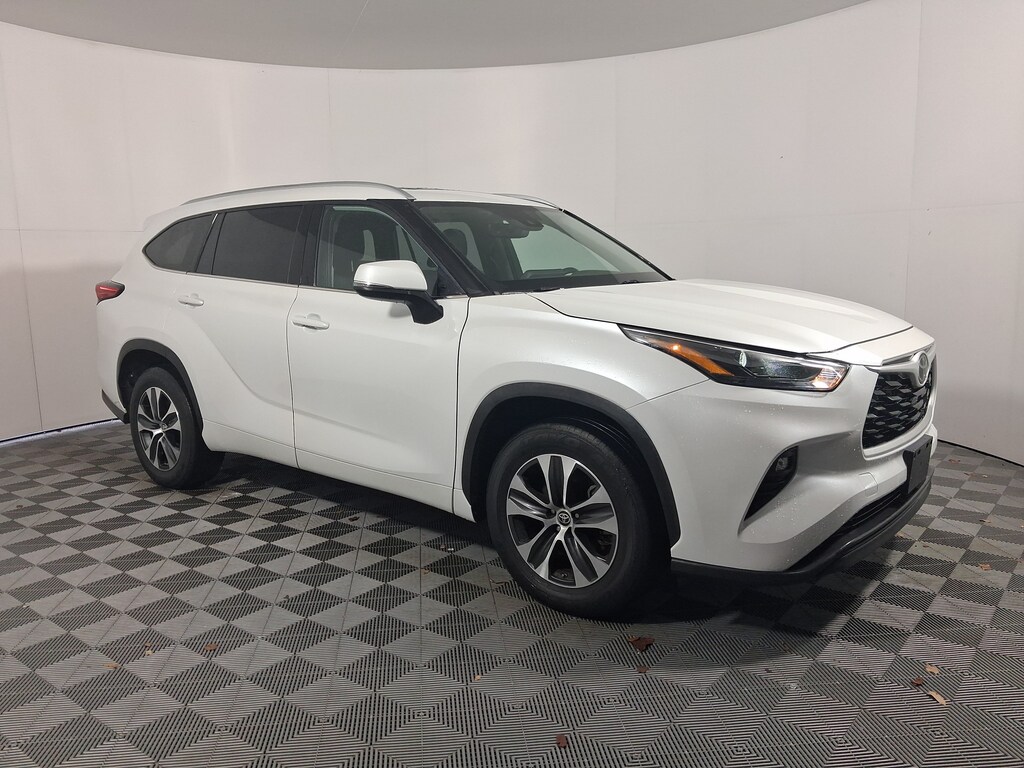 Used 2022 Toyota Highlander XLE SUV