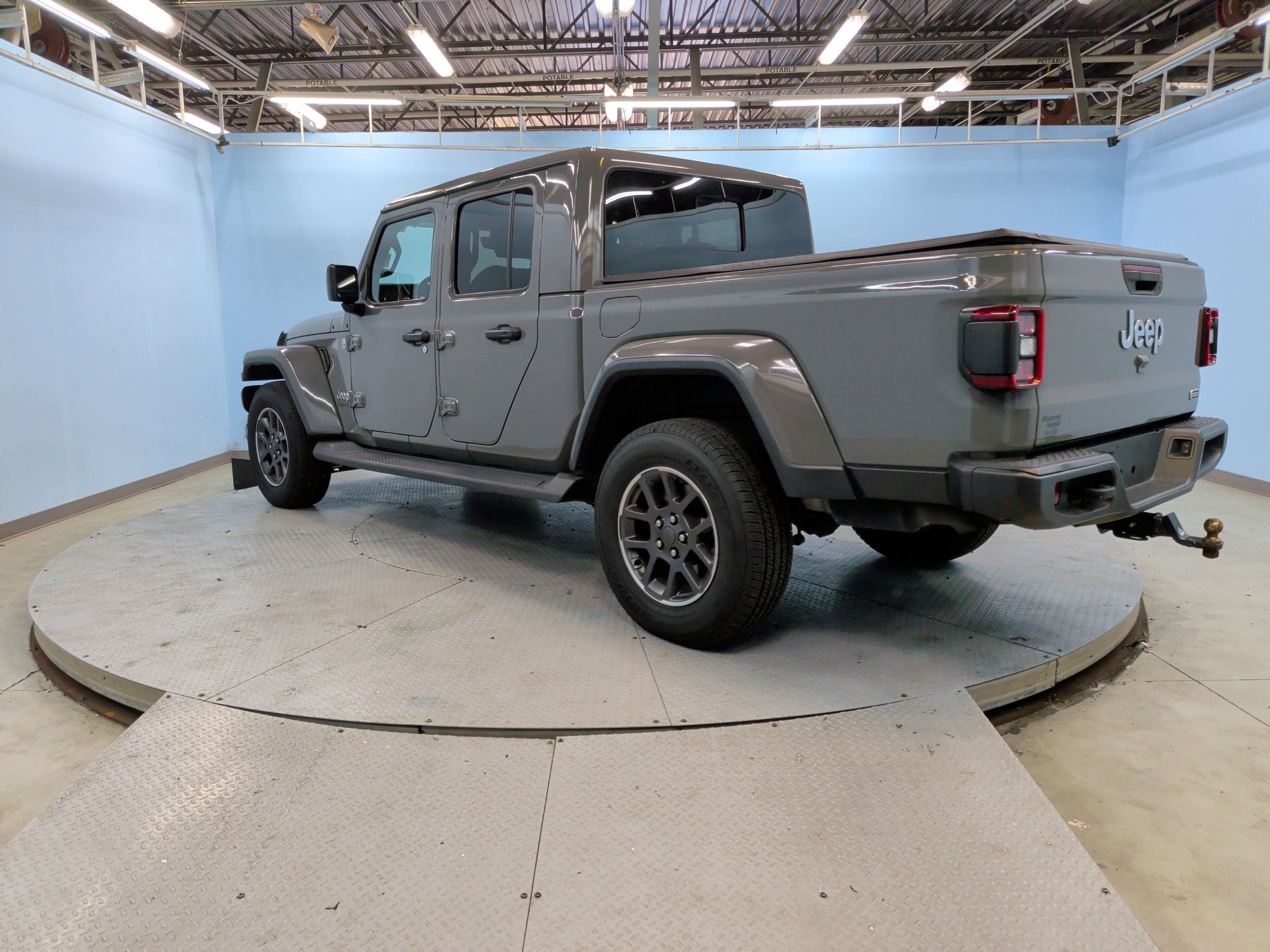 2021 Jeep Gladiator Overland photo 3