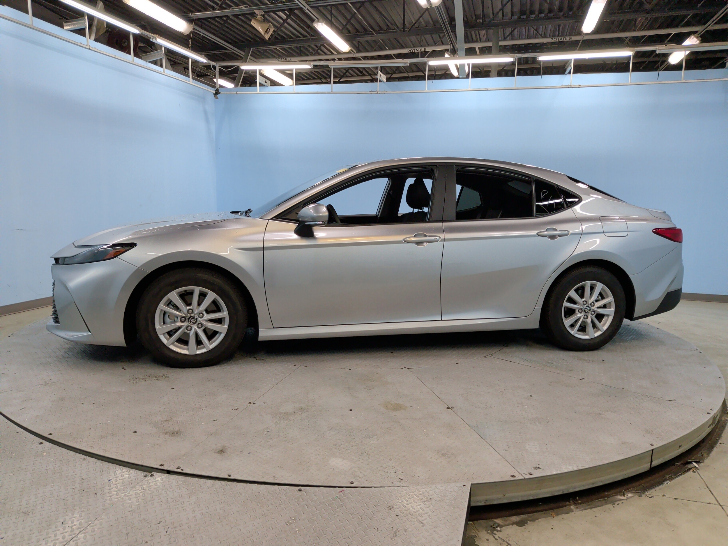 2025 Toyota Camry LE photo 6