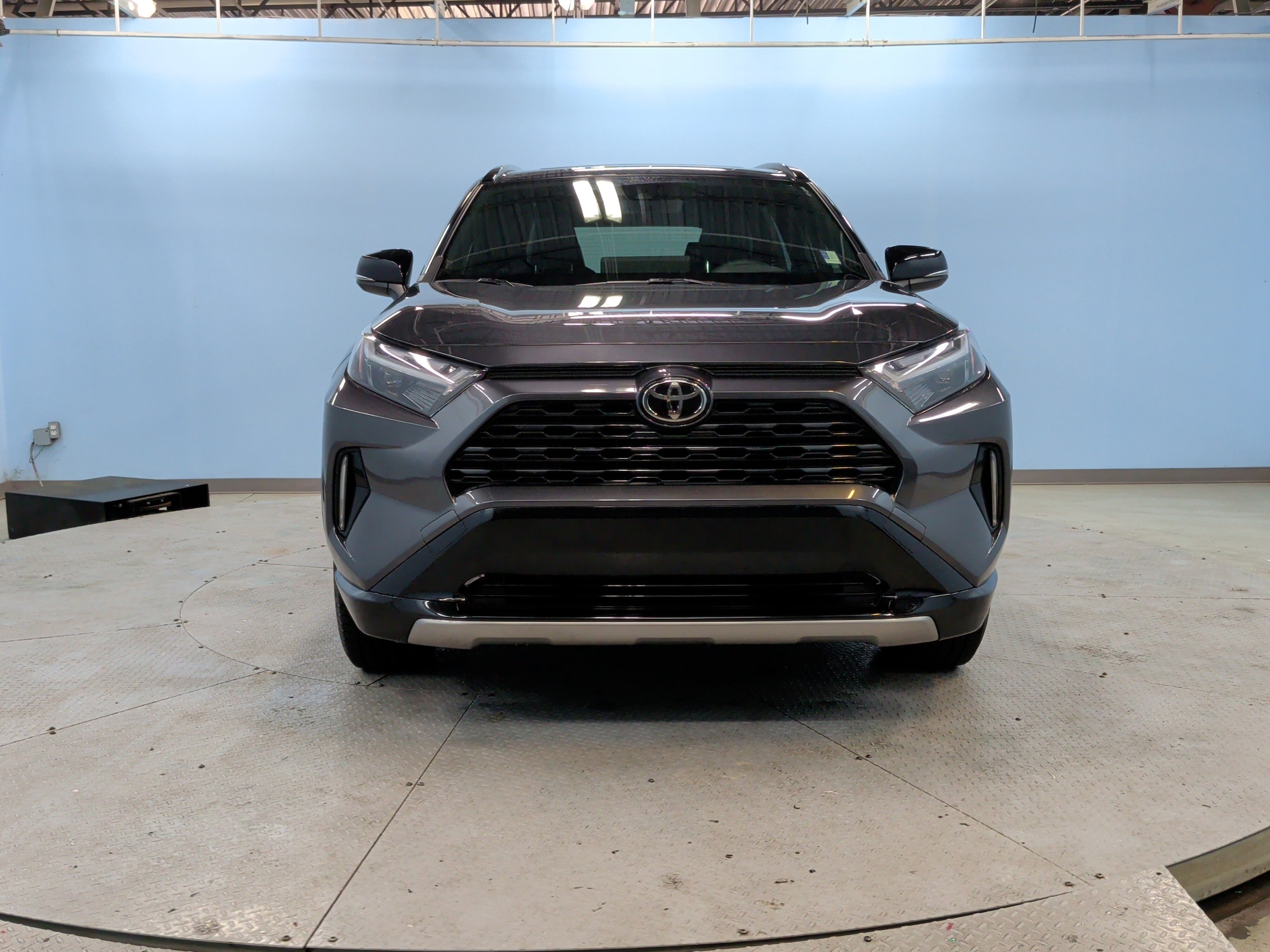 2025 Toyota RAV4 Hybrid XSE photo 4