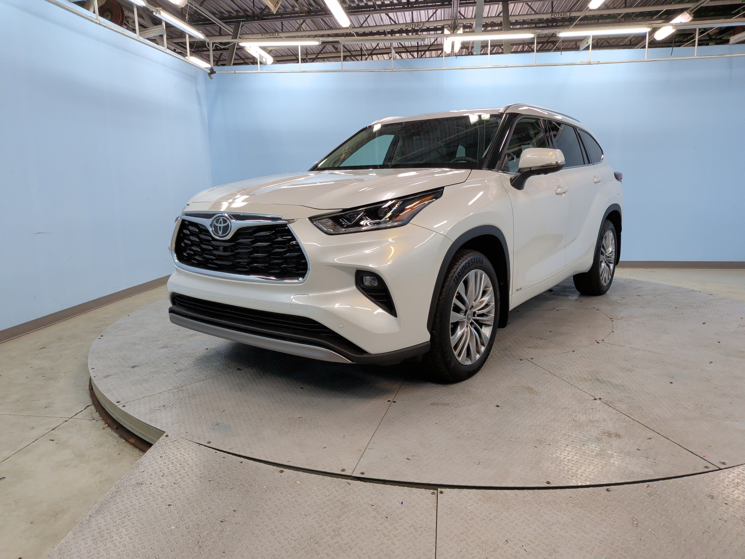 2026 Toyota Highlander Hybrid Platinum photo 5