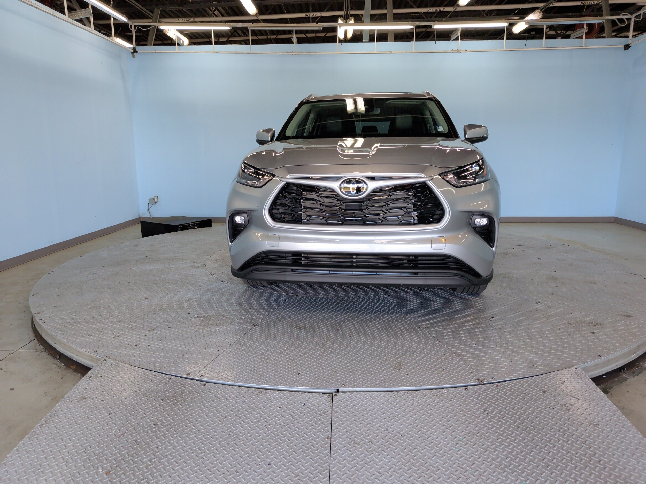 2023 Toyota Highlander XLE photo 4