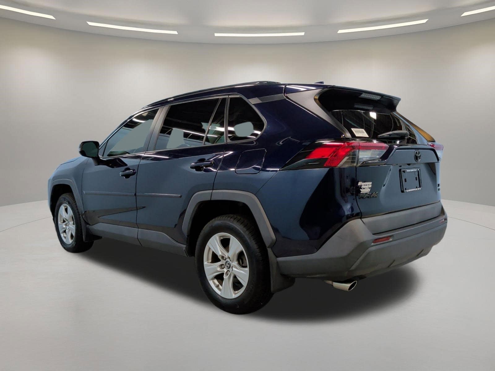 2019 Toyota RAV4 XLE photo 3