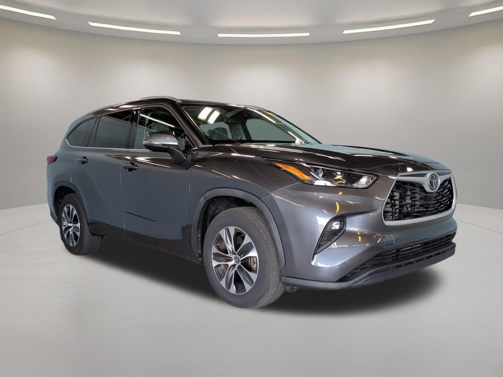 Used 2022 Toyota Highlander XLE SUV