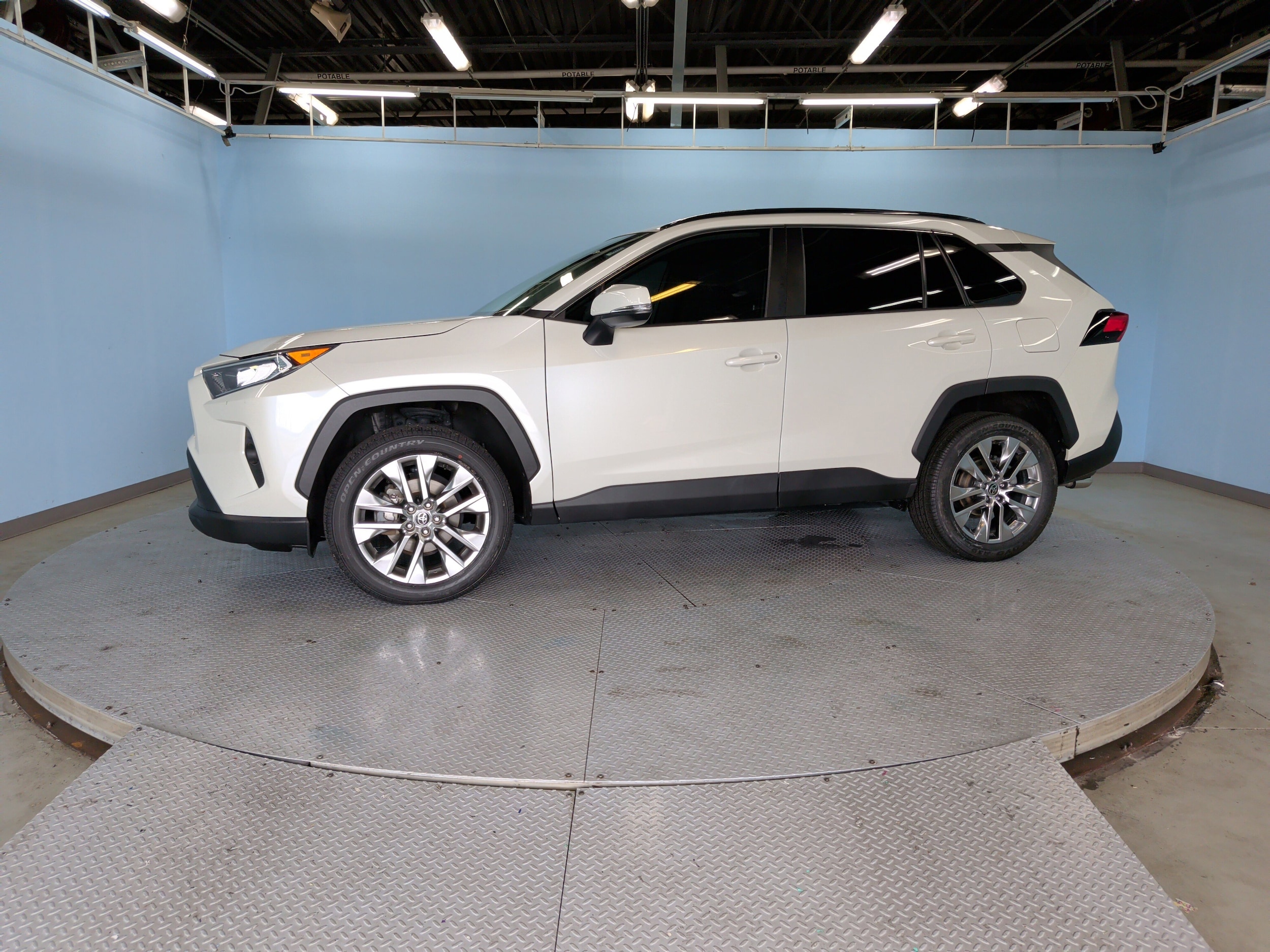 2021 Toyota RAV4 XLE Premium photo 6