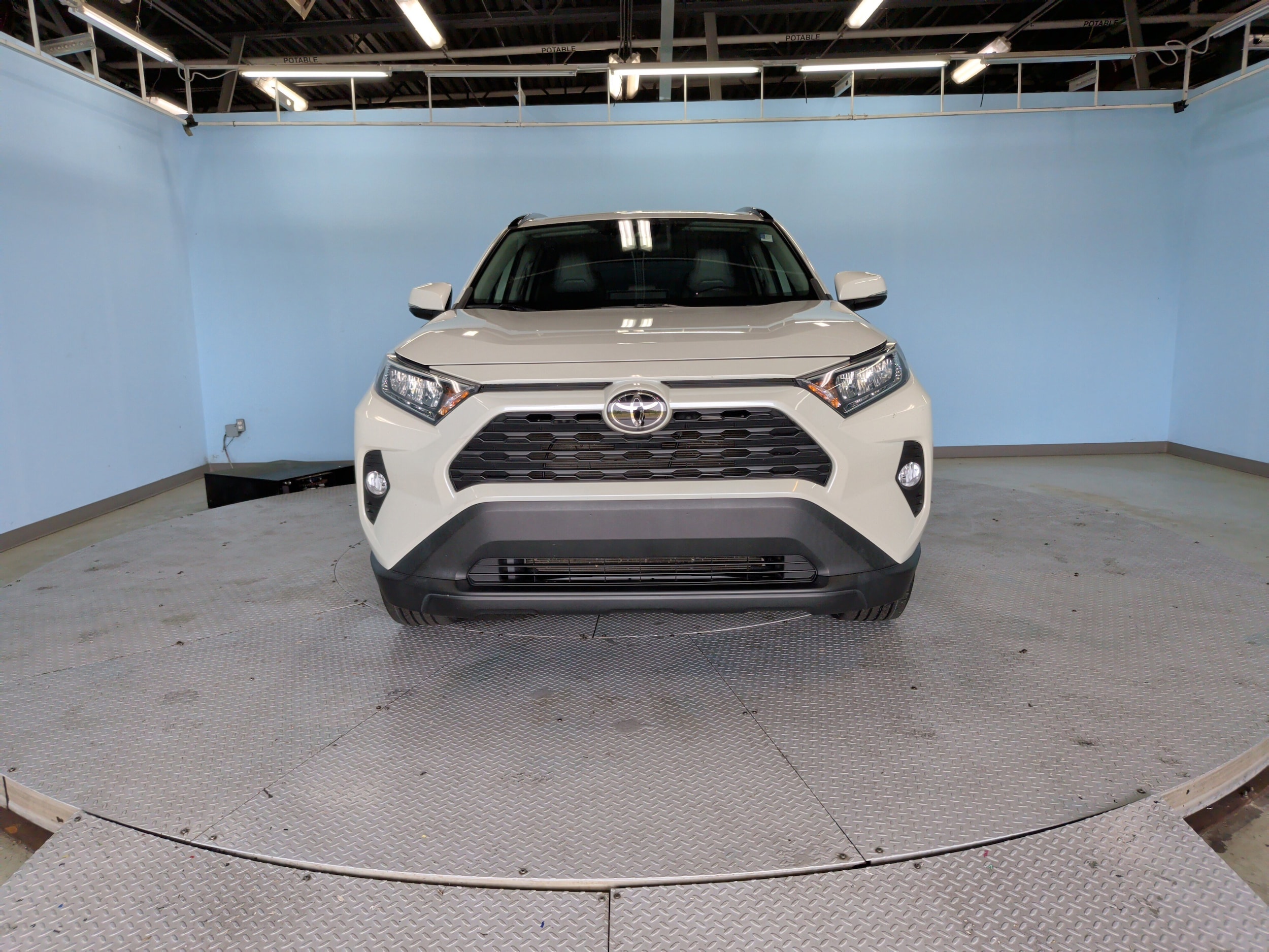 2021 Toyota RAV4 XLE Premium photo 4