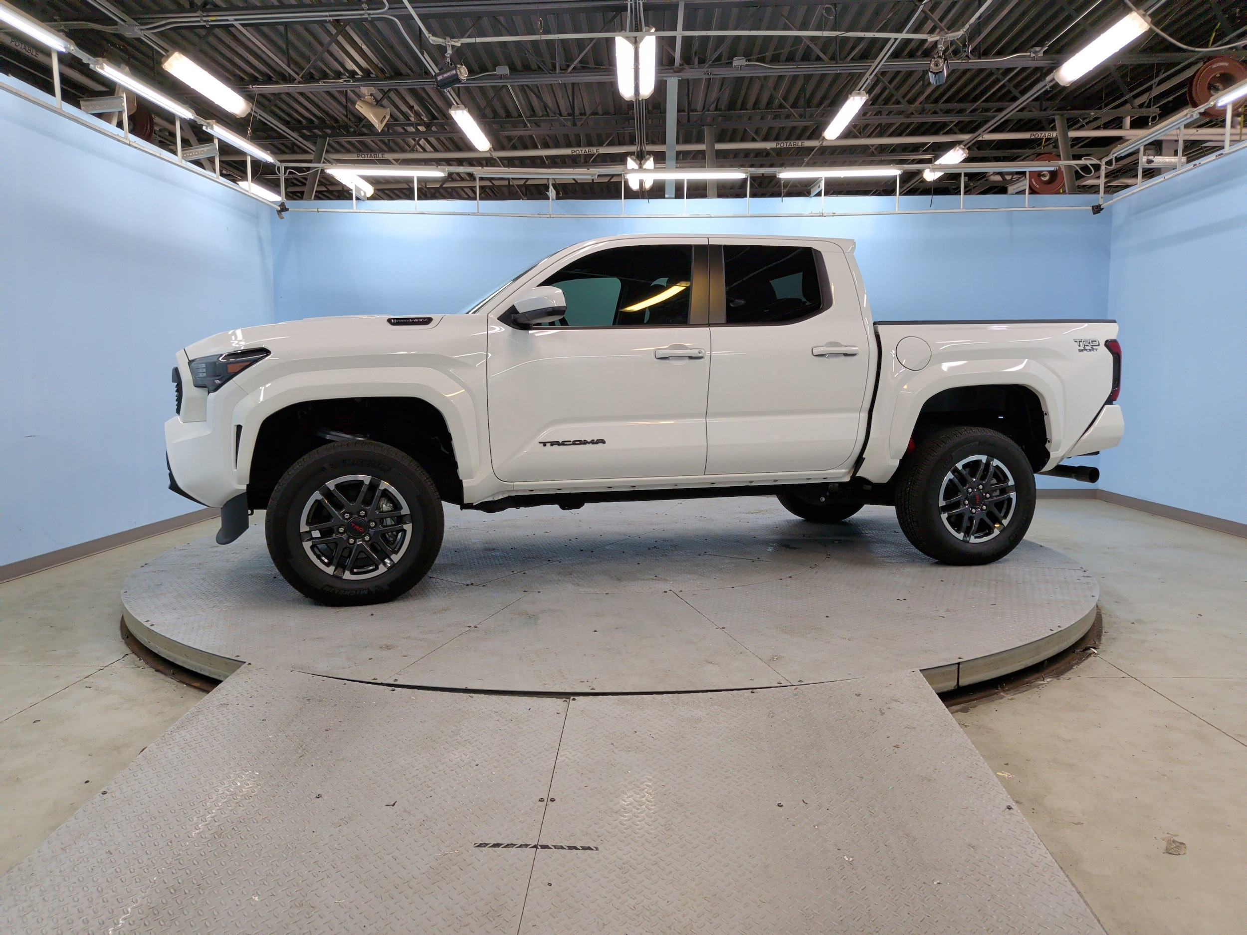 2025 Toyota Tacoma i-FORCE MAX TRD Off Road photo 6