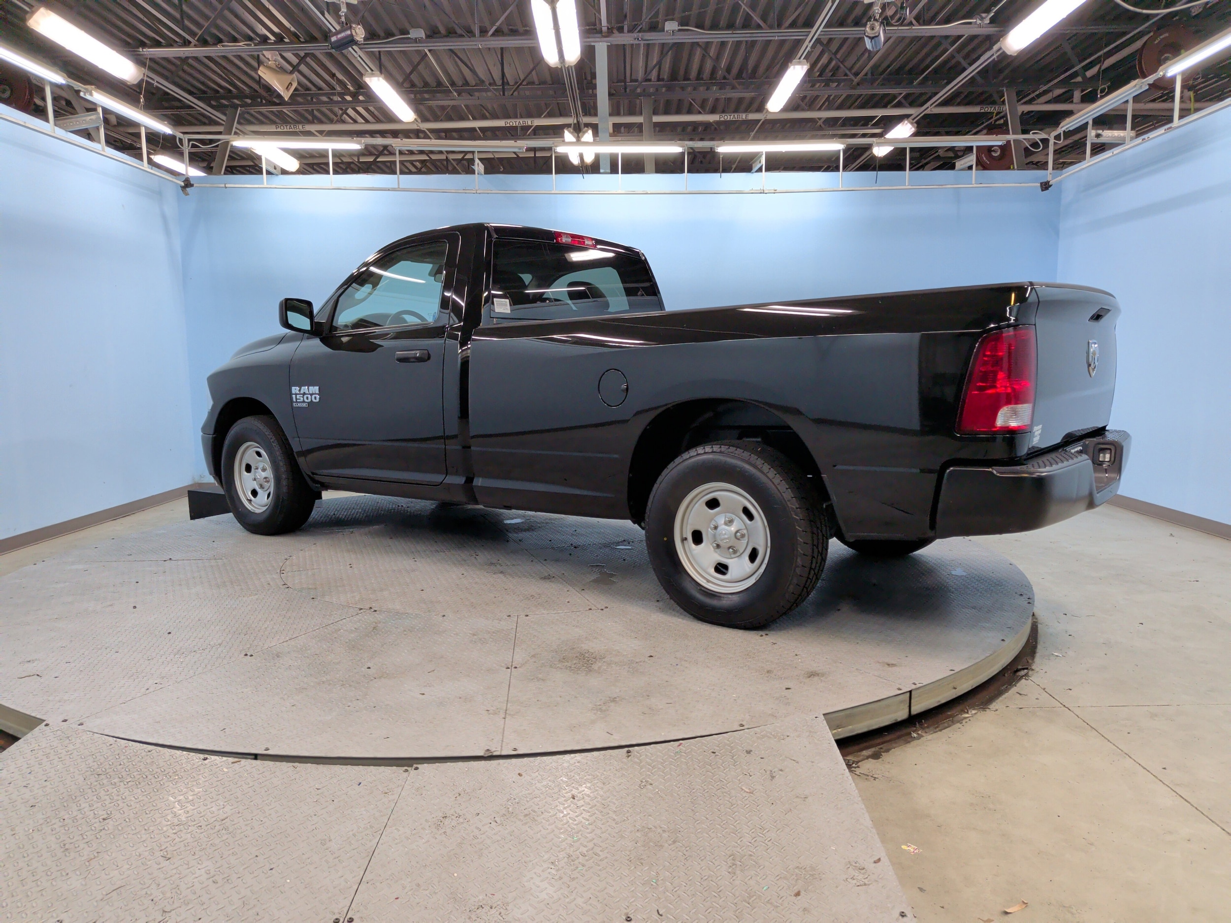 2023 Ram 1500 Classic Tradesman photo 3