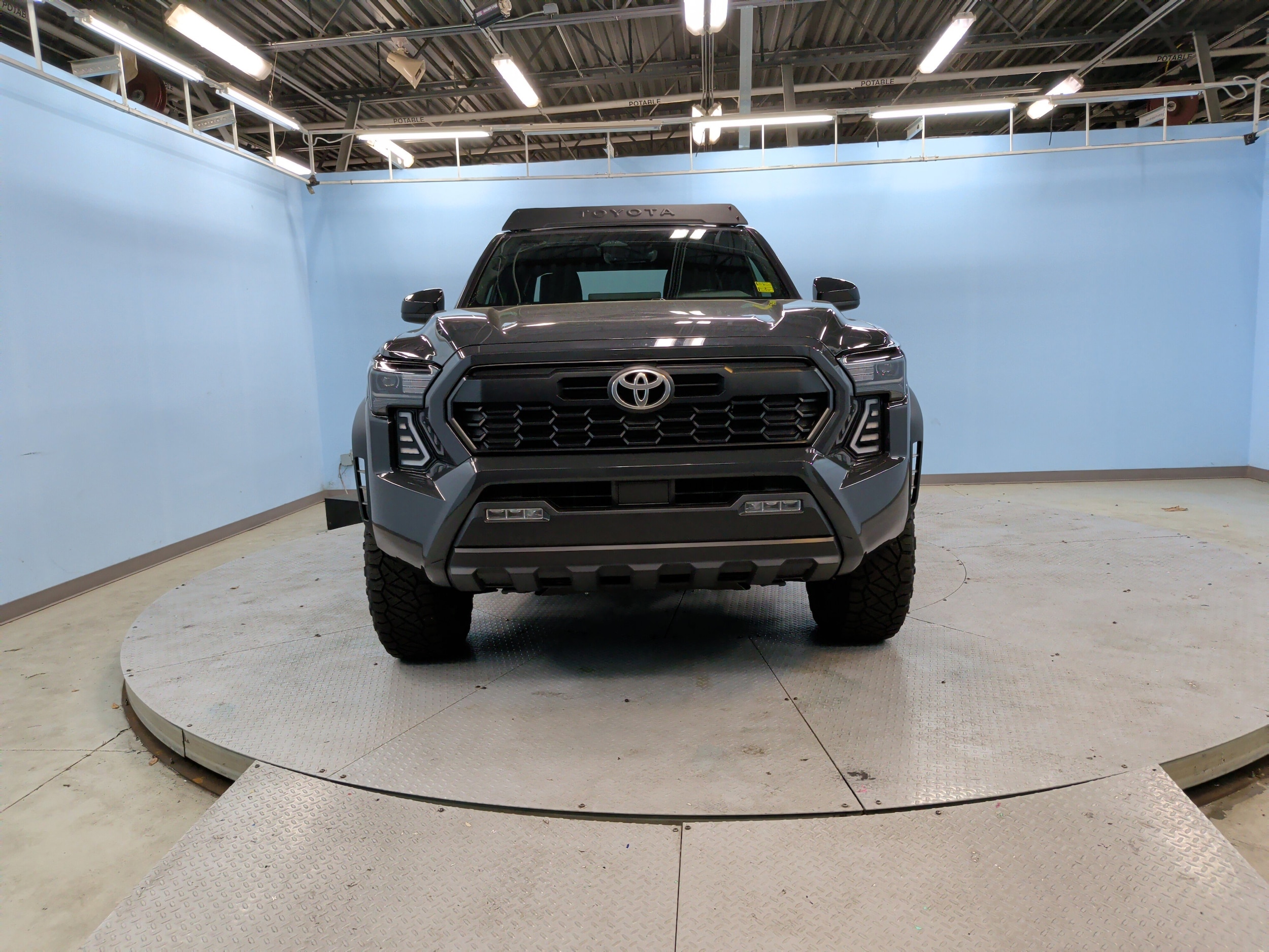 2025 Toyota Tacoma i-FORCE MAX TRD Off Road photo 4