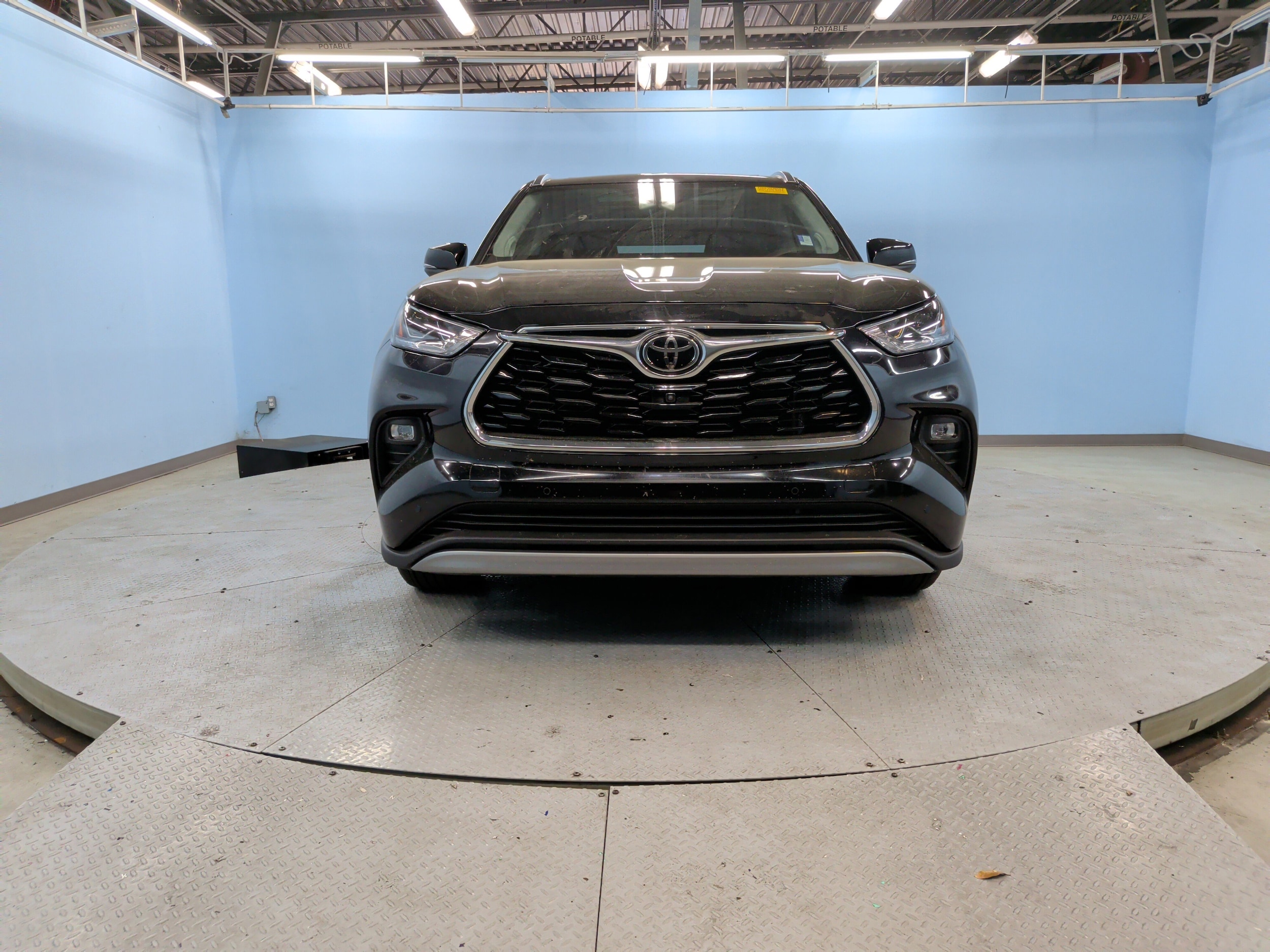 2024 Toyota Highlander Platinum photo 4