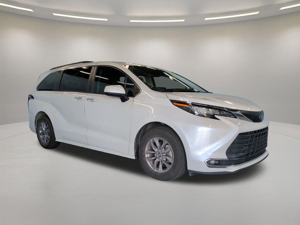 Certified 2022 Toyota Sienna XLE 8 Passenger Van Passenger Van